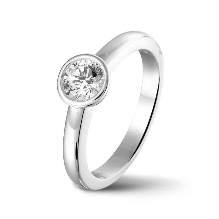 0.70 quilates anillo solitario en oro blanco con un diamante redondo 