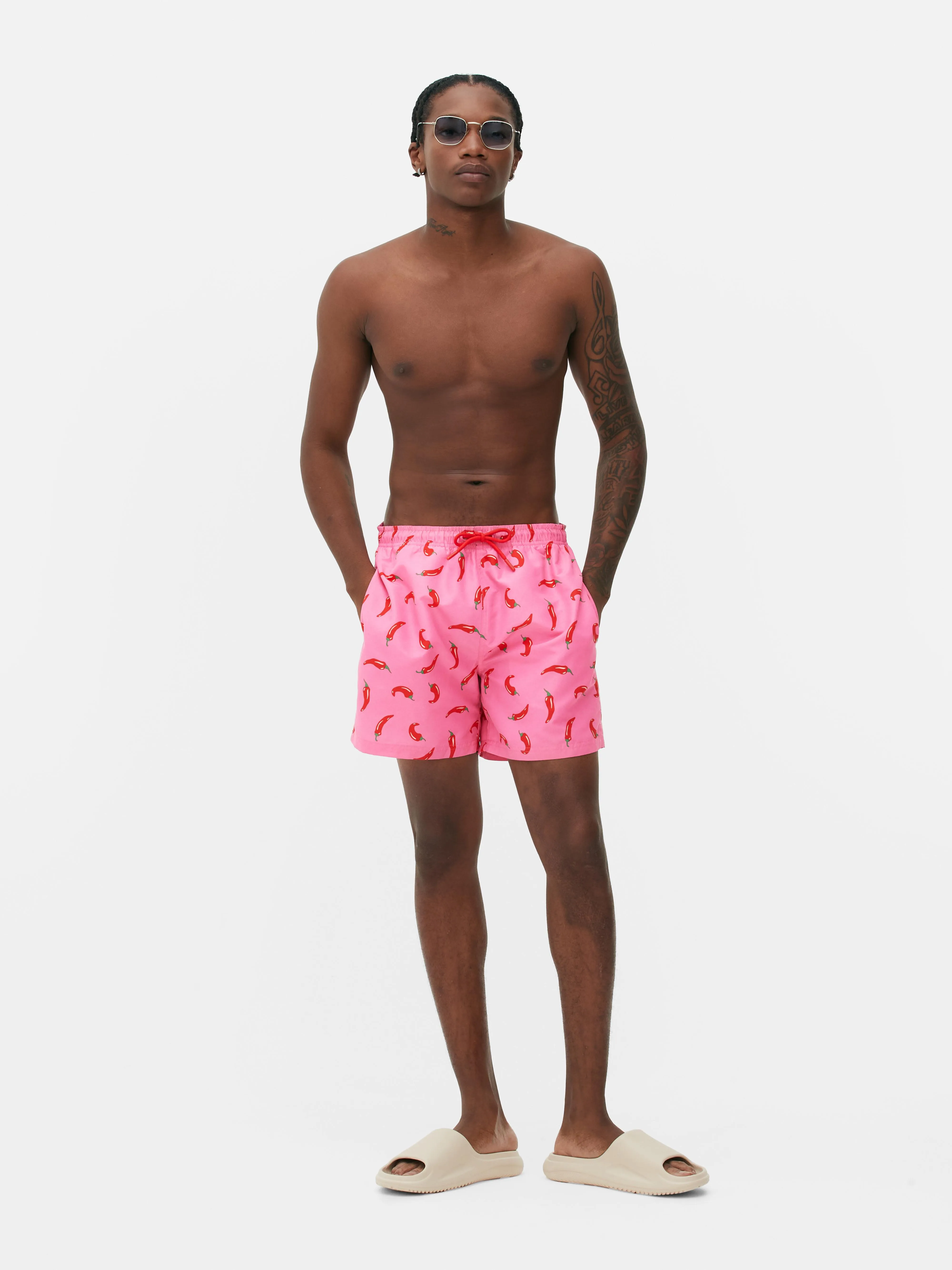 Bañador con estampado de guindillas