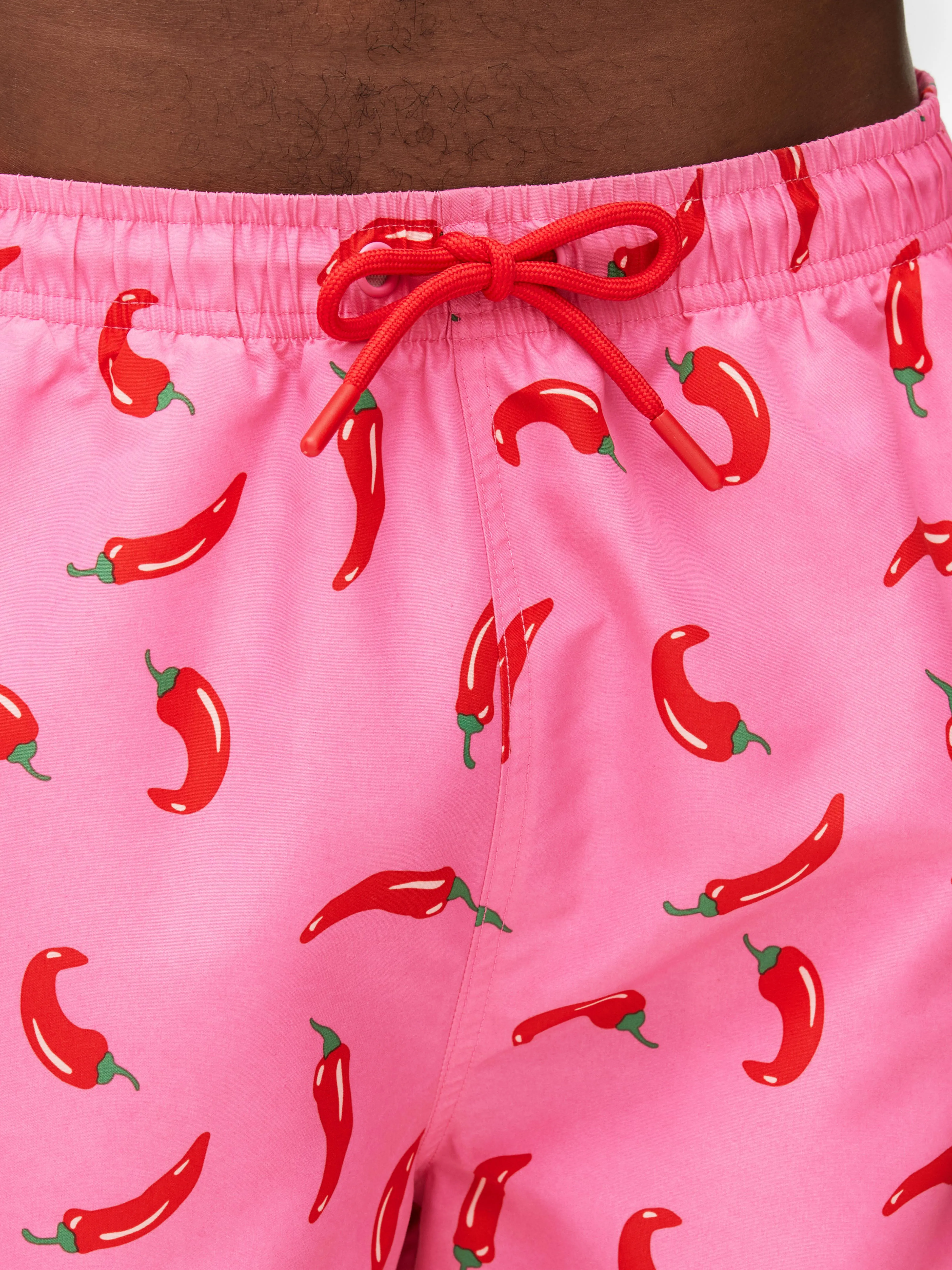 Bañador con estampado de guindillas
