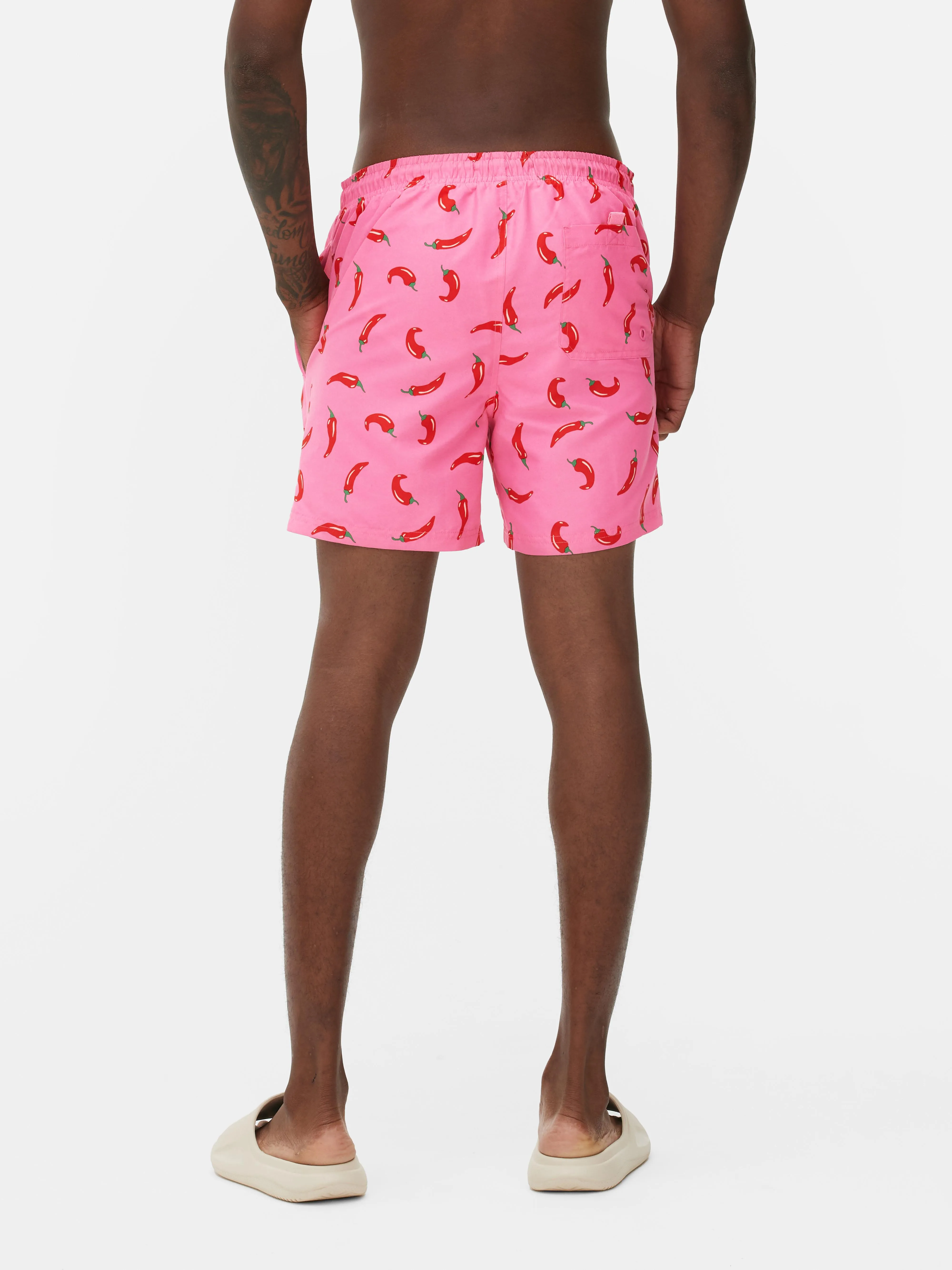 Bañador con estampado de guindillas