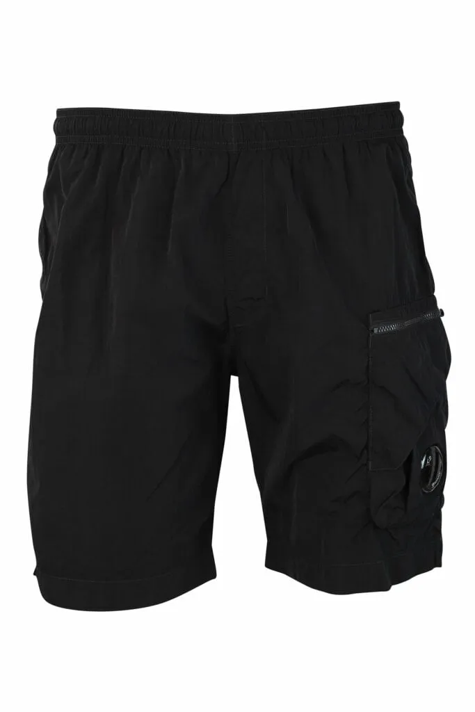 Bañador negro estilo cargo con minilogo circular