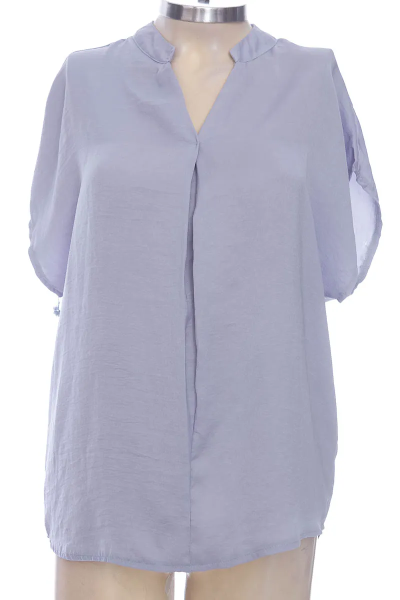 BLUSA COLOR AZUL  KAN CAN