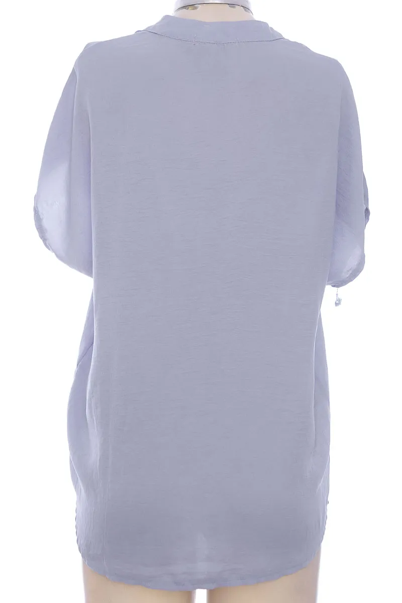 BLUSA COLOR AZUL  KAN CAN