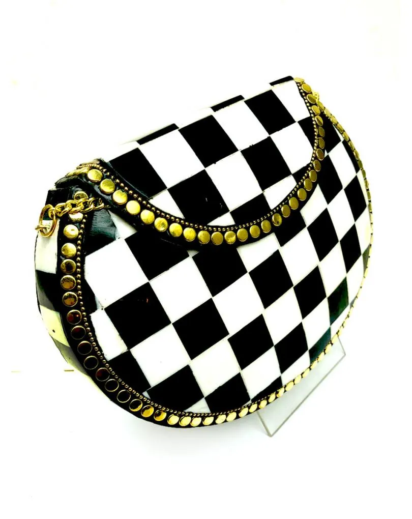 BOLSOS DE FIESTA EN NACAR BLANCO Y NEGRO