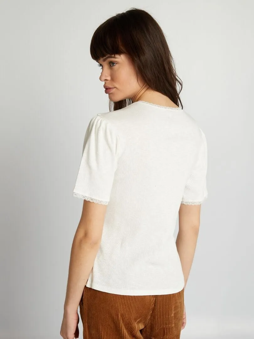 CAMISETA DE CANALé CON ACABADO DE ENCAJE  BLANCO