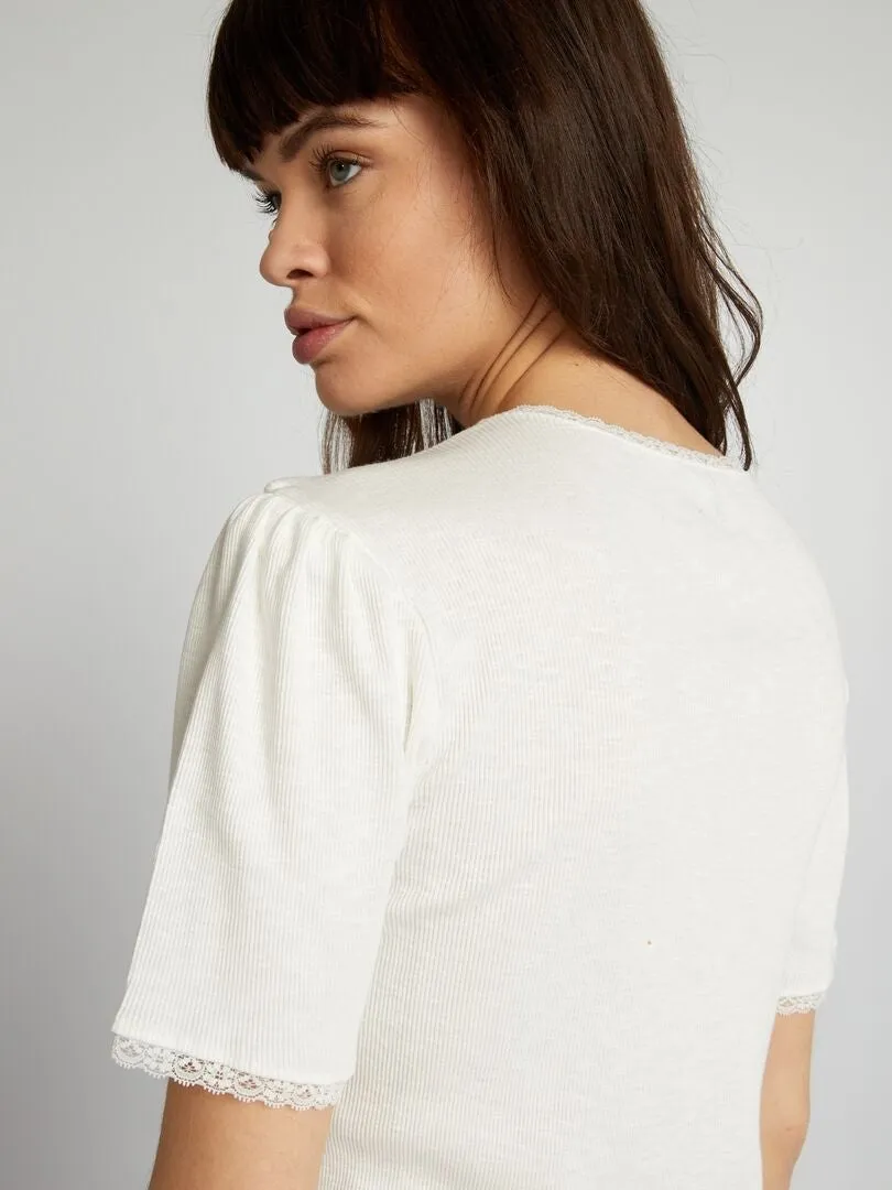CAMISETA DE CANALé CON ACABADO DE ENCAJE  BLANCO