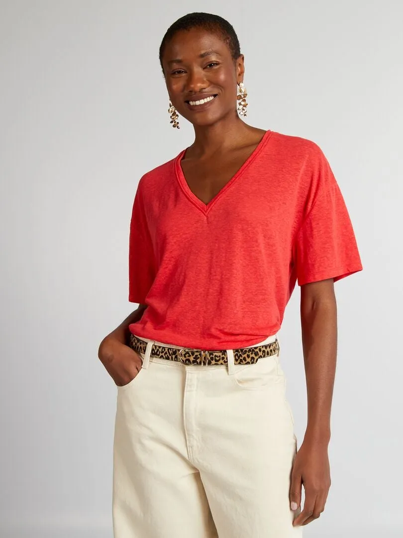CAMISETA DE LINO CON CUELLO DE PICO  ROJO