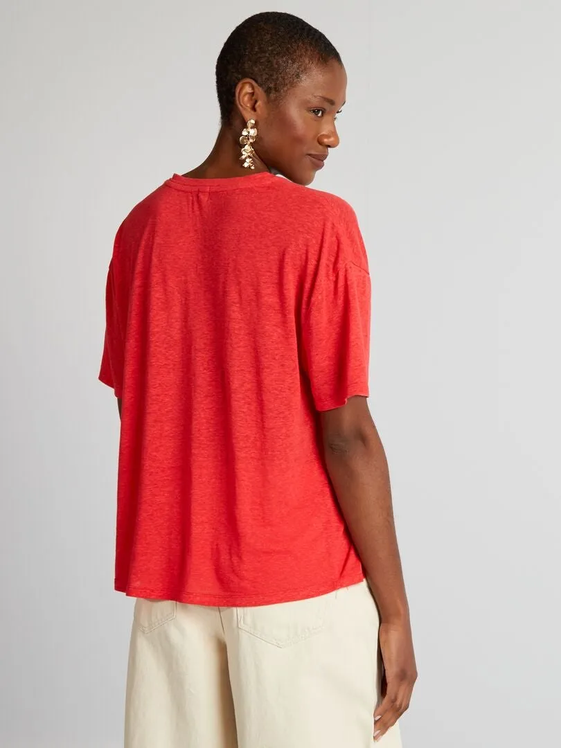 CAMISETA DE LINO CON CUELLO DE PICO  ROJO