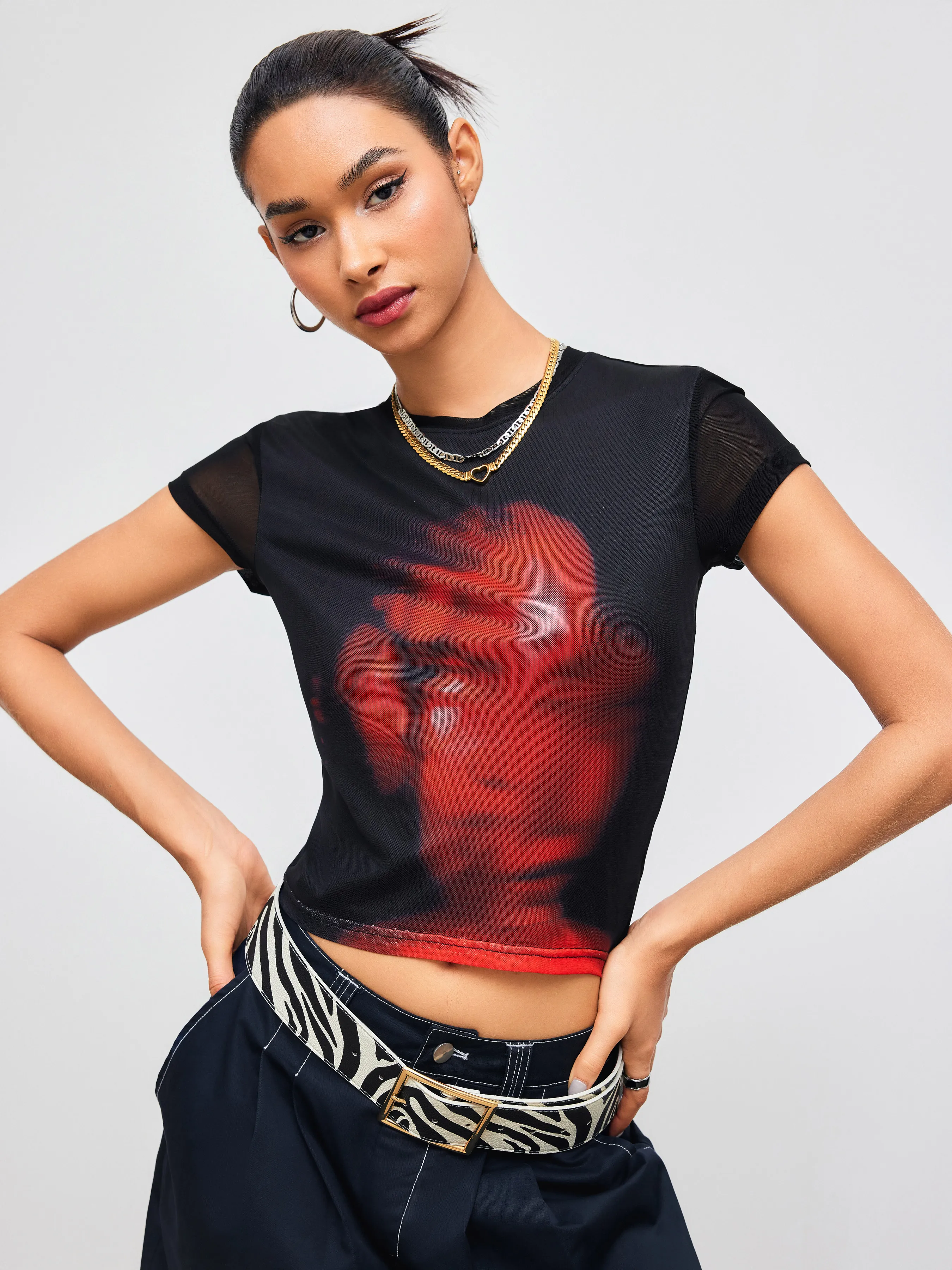 Camiseta de manga corta con gráfico abstracto y cuello redondo