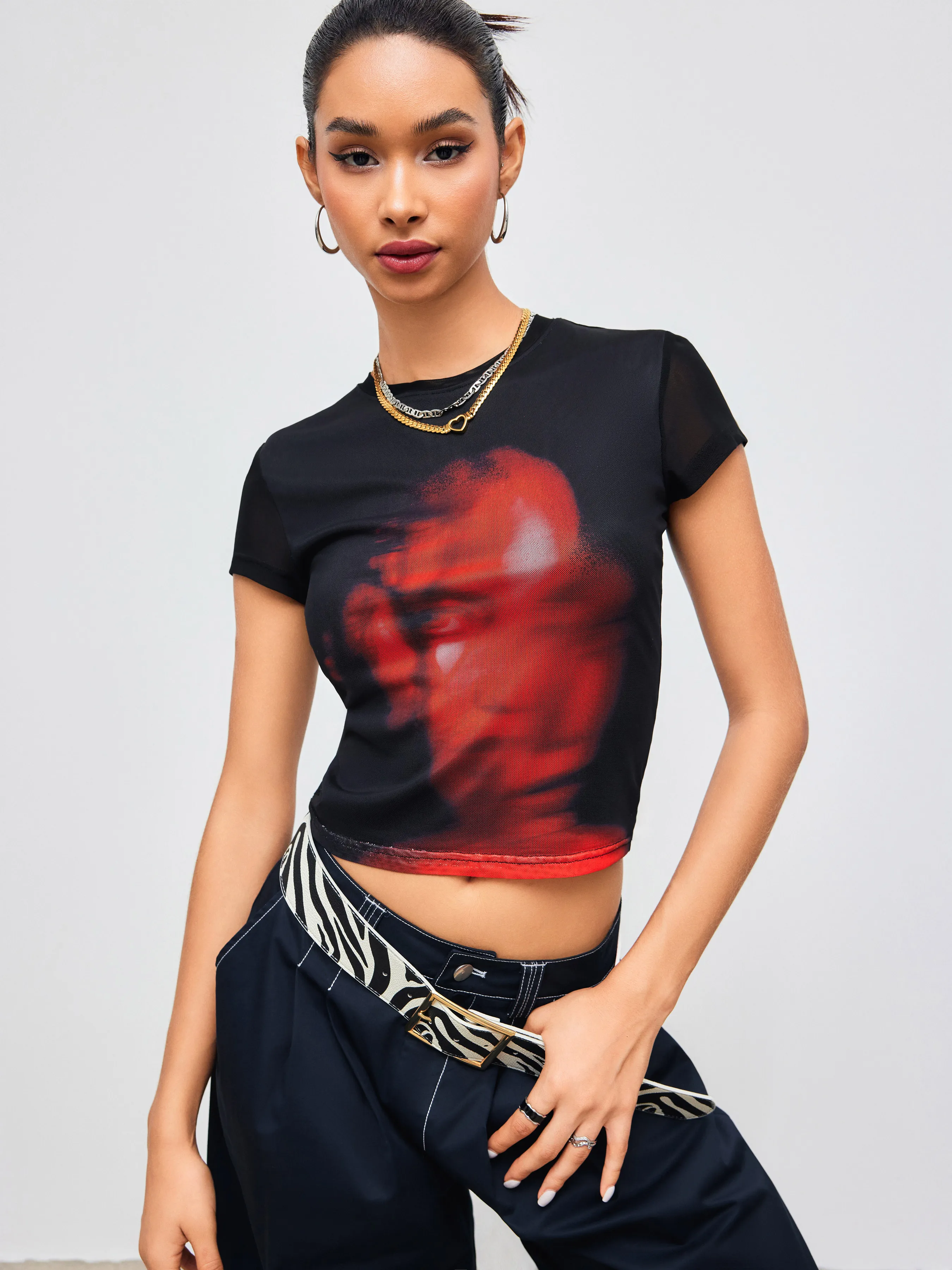 Camiseta de manga corta con gráfico abstracto y cuello redondo