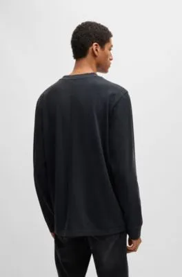 Camiseta relaxed fit de algodón aterciopelado con detalle de logo