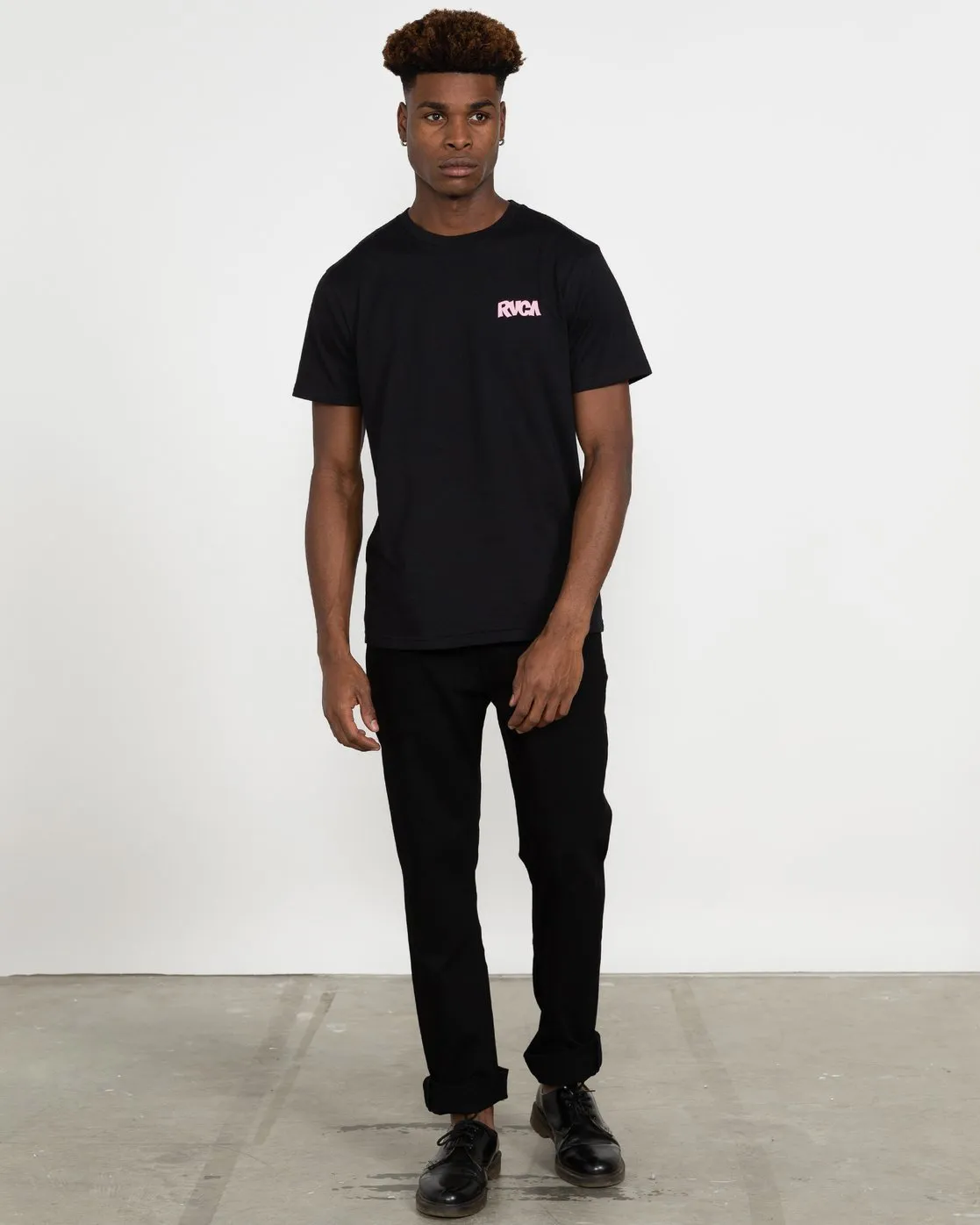 CAMISETA RVCA HOMBRE MANGA CORTA ROBERTO SS REF.U1 SSSP RVF0 BLACKNEGRA DIBUJO ROSA