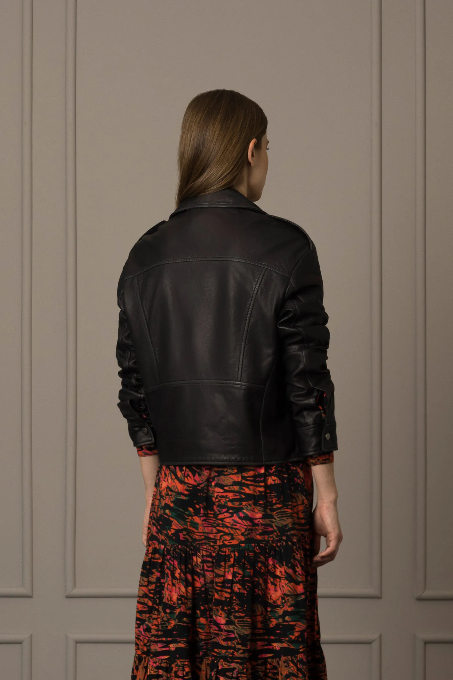 Chaqueta biker oversized unisex en cuero ovino