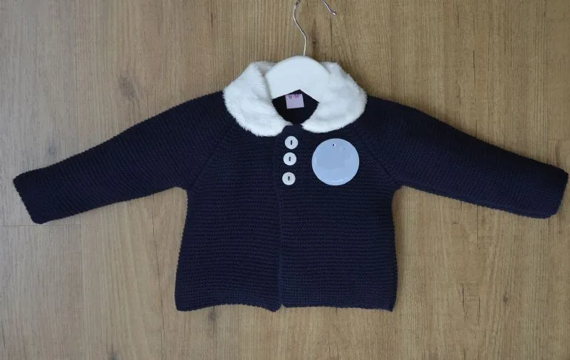 Chaqueta de niño color marino con pelo en el cuello. Varias tallas