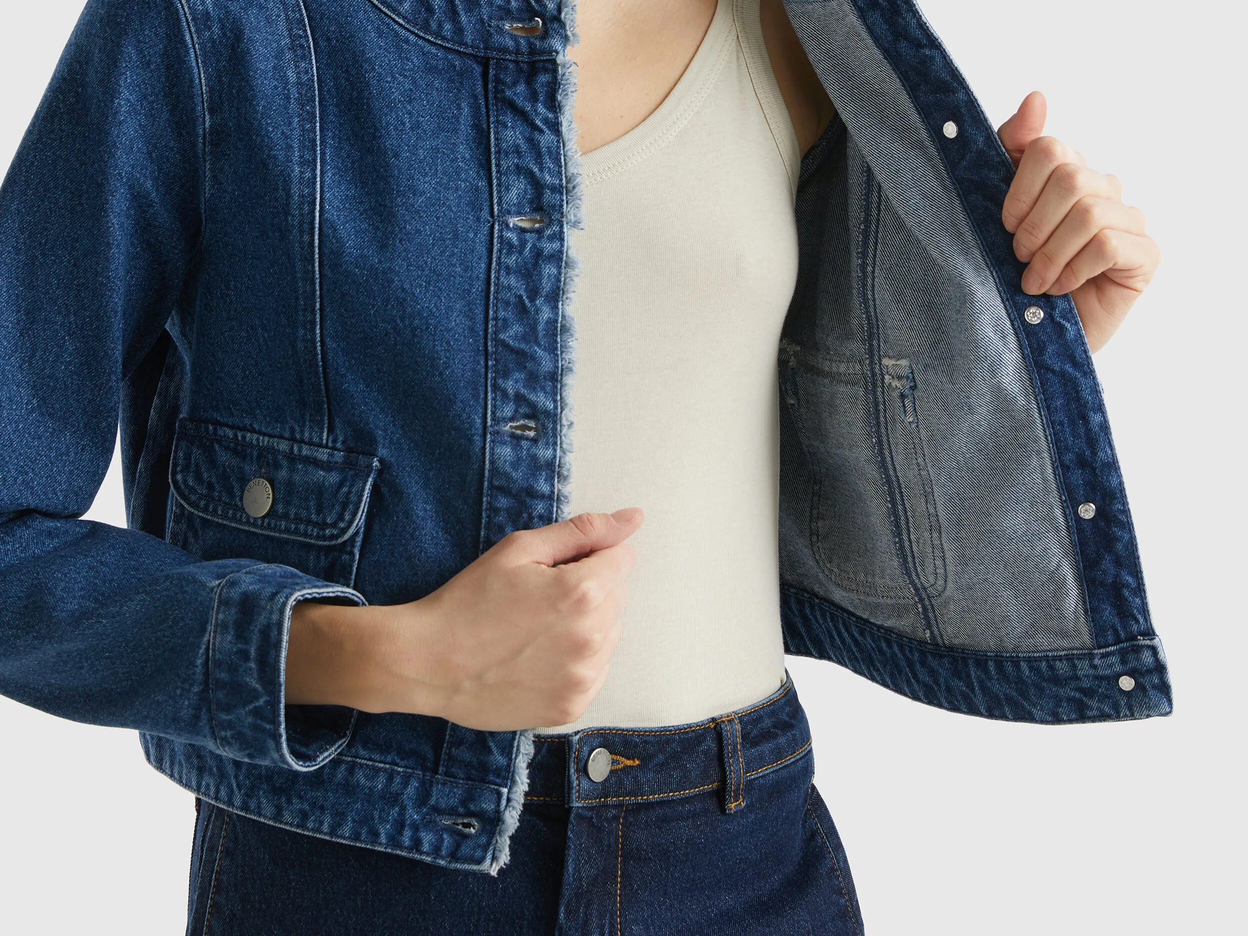 Chaqueta vaquera de cuello redondo