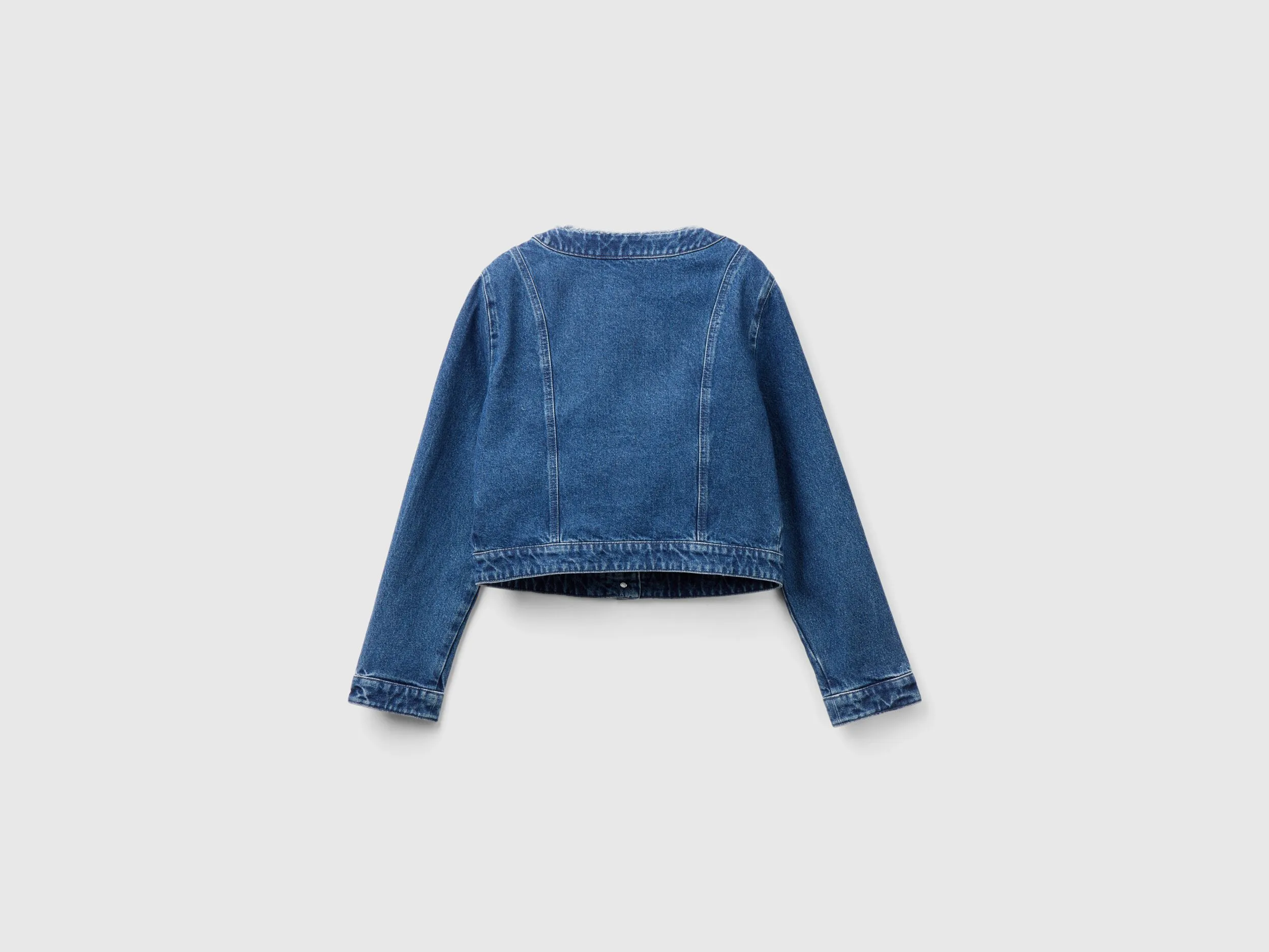 Chaqueta vaquera de cuello redondo