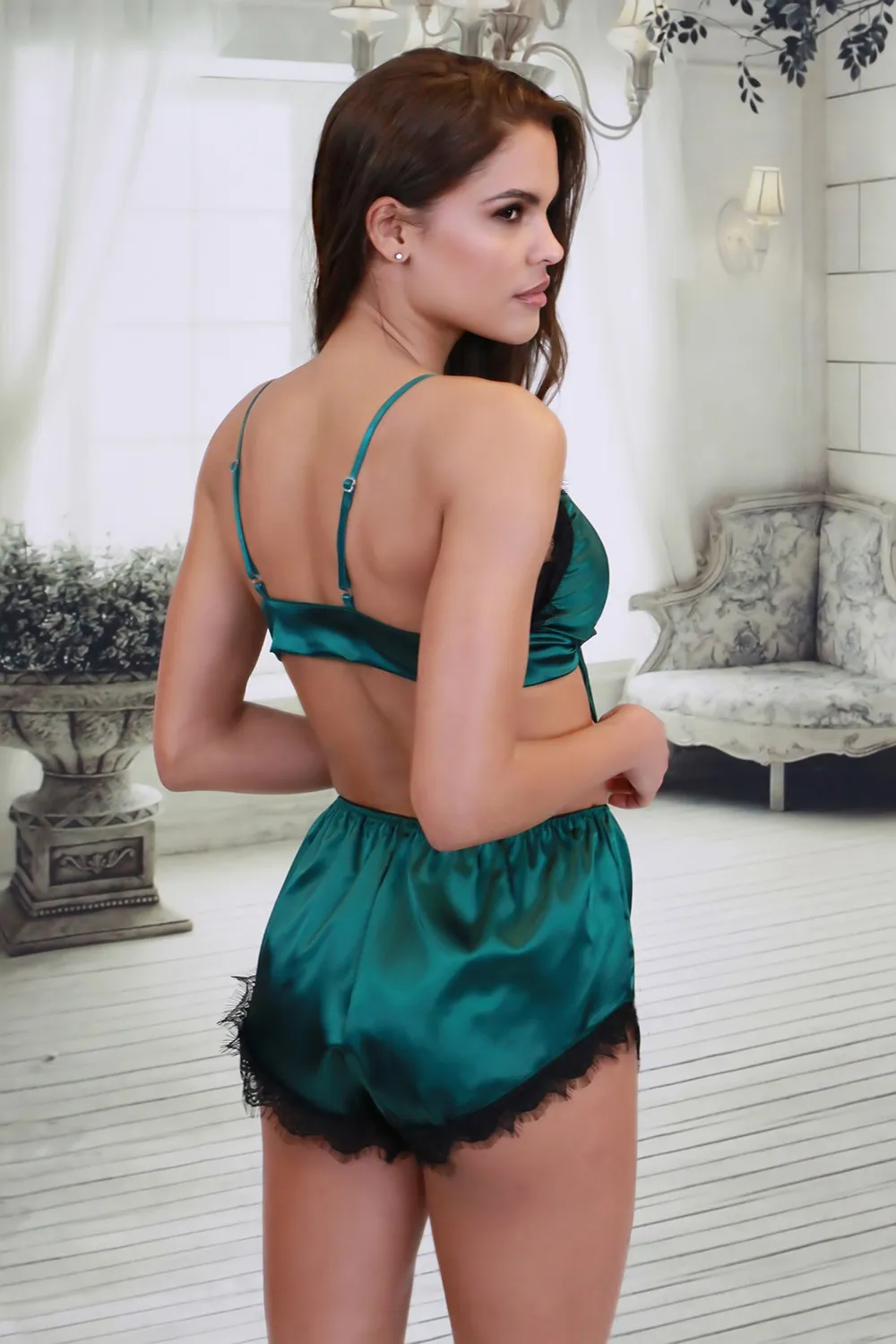 Conjunto de lencería de raso de encaje verde