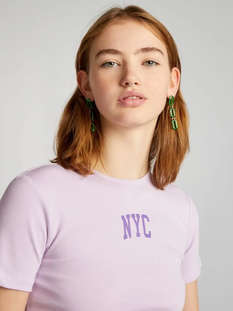 CROP TOP DE PUNTO CON ESTAMPADO 'NYC'  PURPURA
