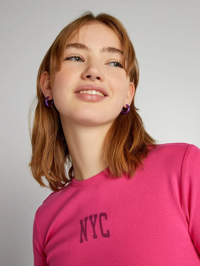 CROP TOP DE PUNTO CON ESTAMPADO 'NYC'  ROSA