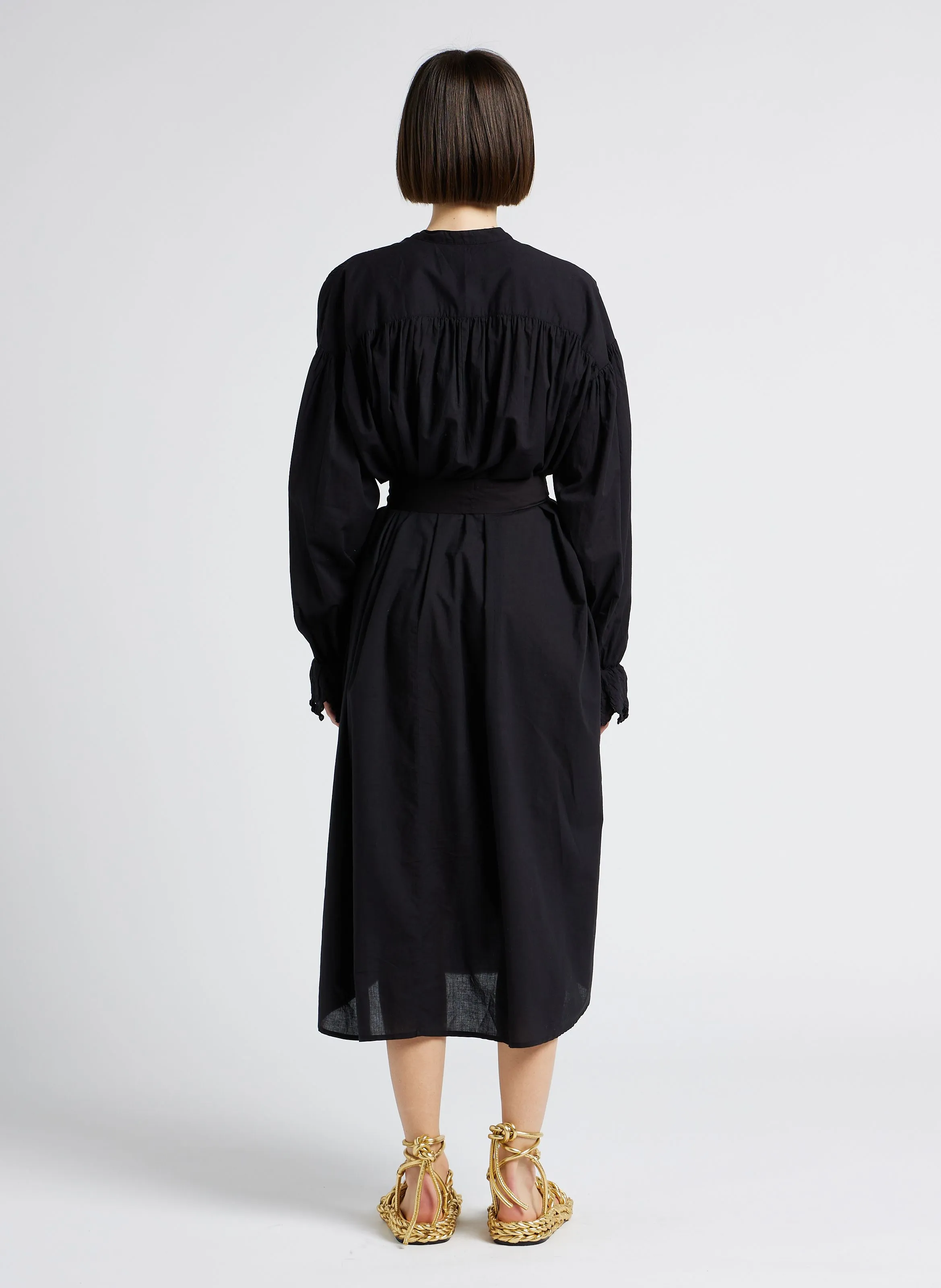 DIEZ LONG  VESTIDO LARGO DE ALGODóN CON CUELLO REDONDO EN NEGRO