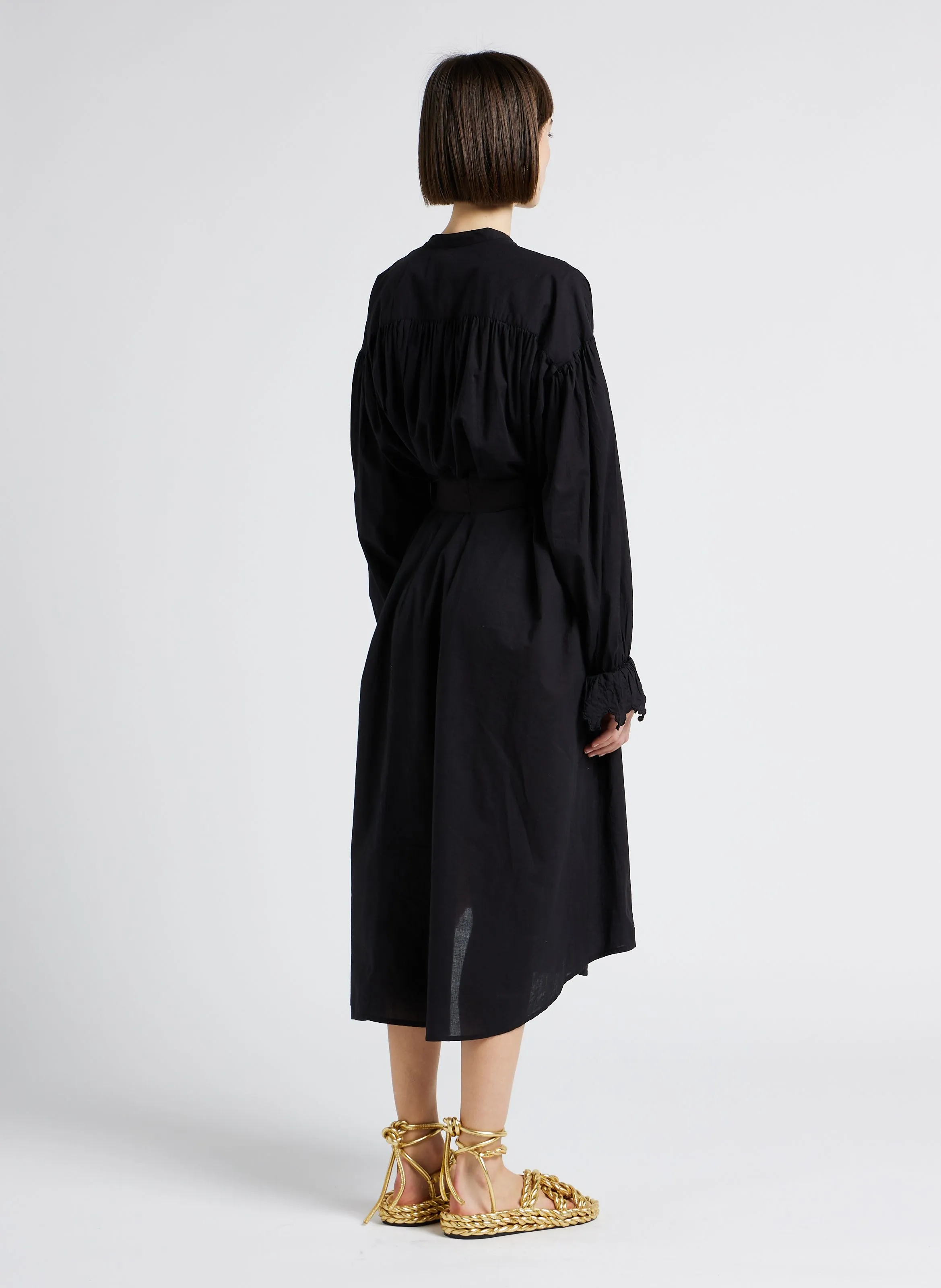 DIEZ LONG  VESTIDO LARGO DE ALGODóN CON CUELLO REDONDO EN NEGRO