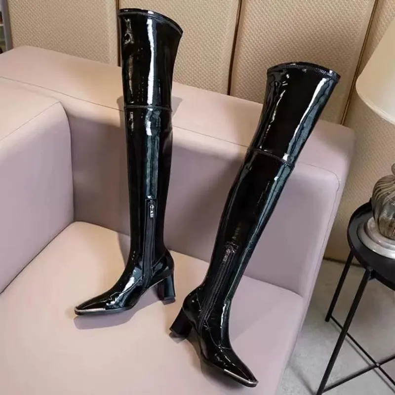 Envío gratis Nuevas botas altas de la rodilla Diseñador Botas de cuero de patente Mujeres Mujeres Tacones gruesos Nieve de invie