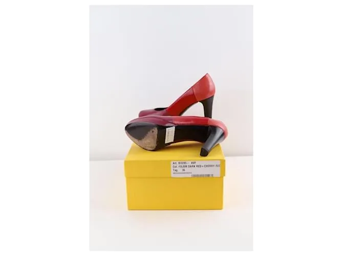 Fendi Tacones de cuero Rosa 