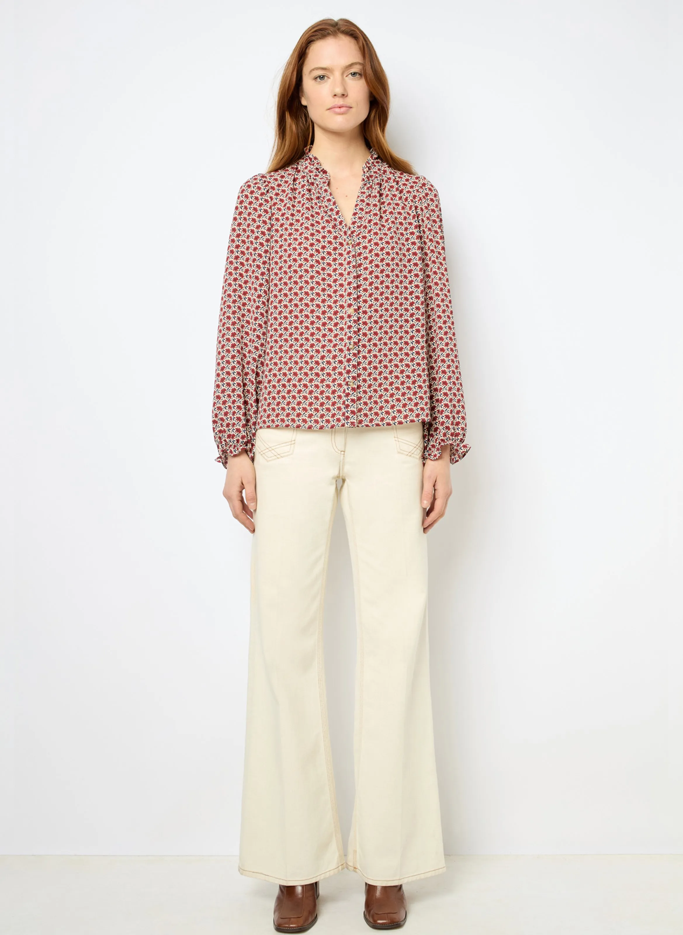 GERARD DAREL BELLY  CAMISA ESTAMPADA CON CUELLO TUNECINO RECTO EN BEIGE
