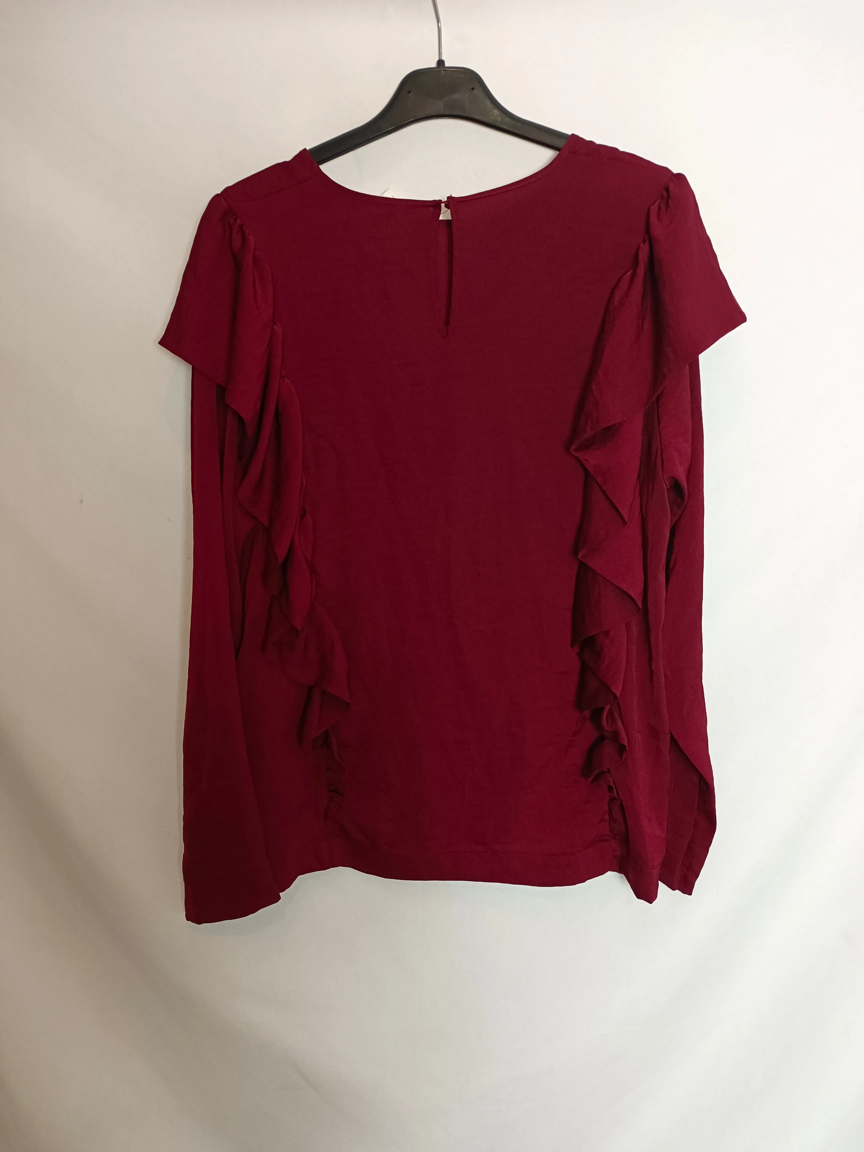 H&M.Blusa volantes burdeos T.s