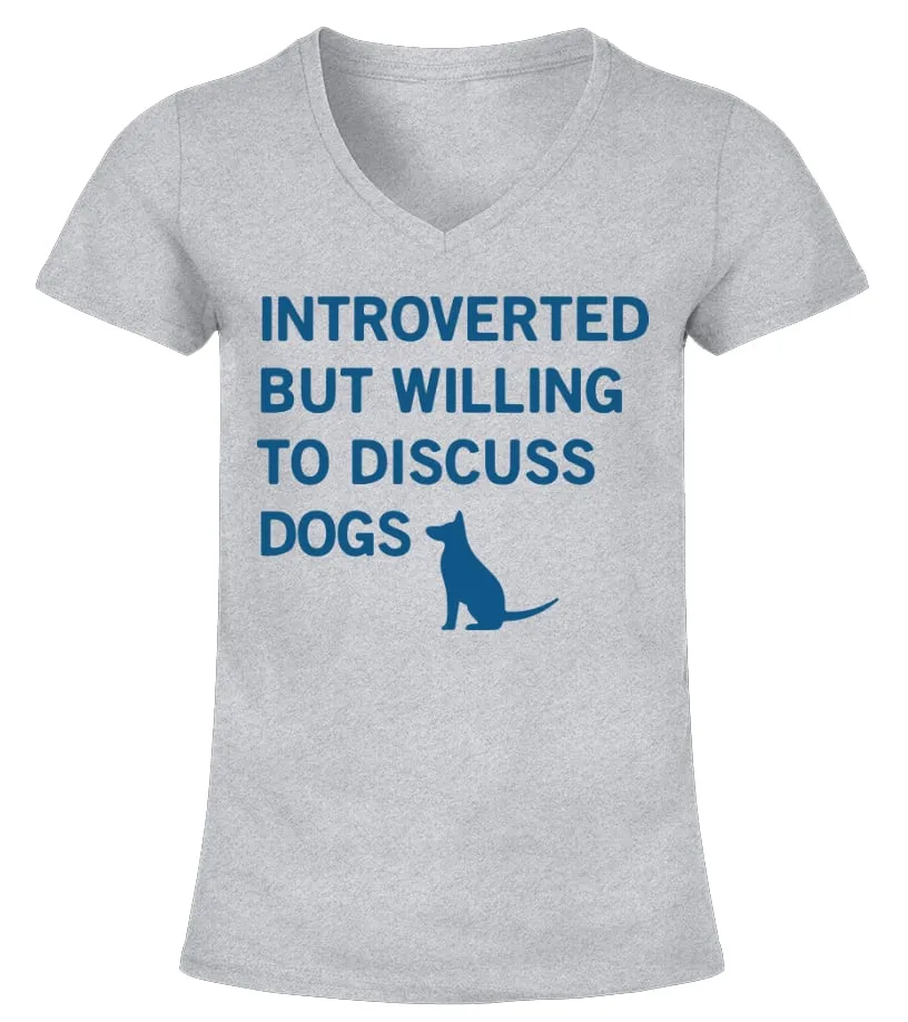 Introverted But Willing To Discuss Dogs Camiseta cuello pico Mujer
