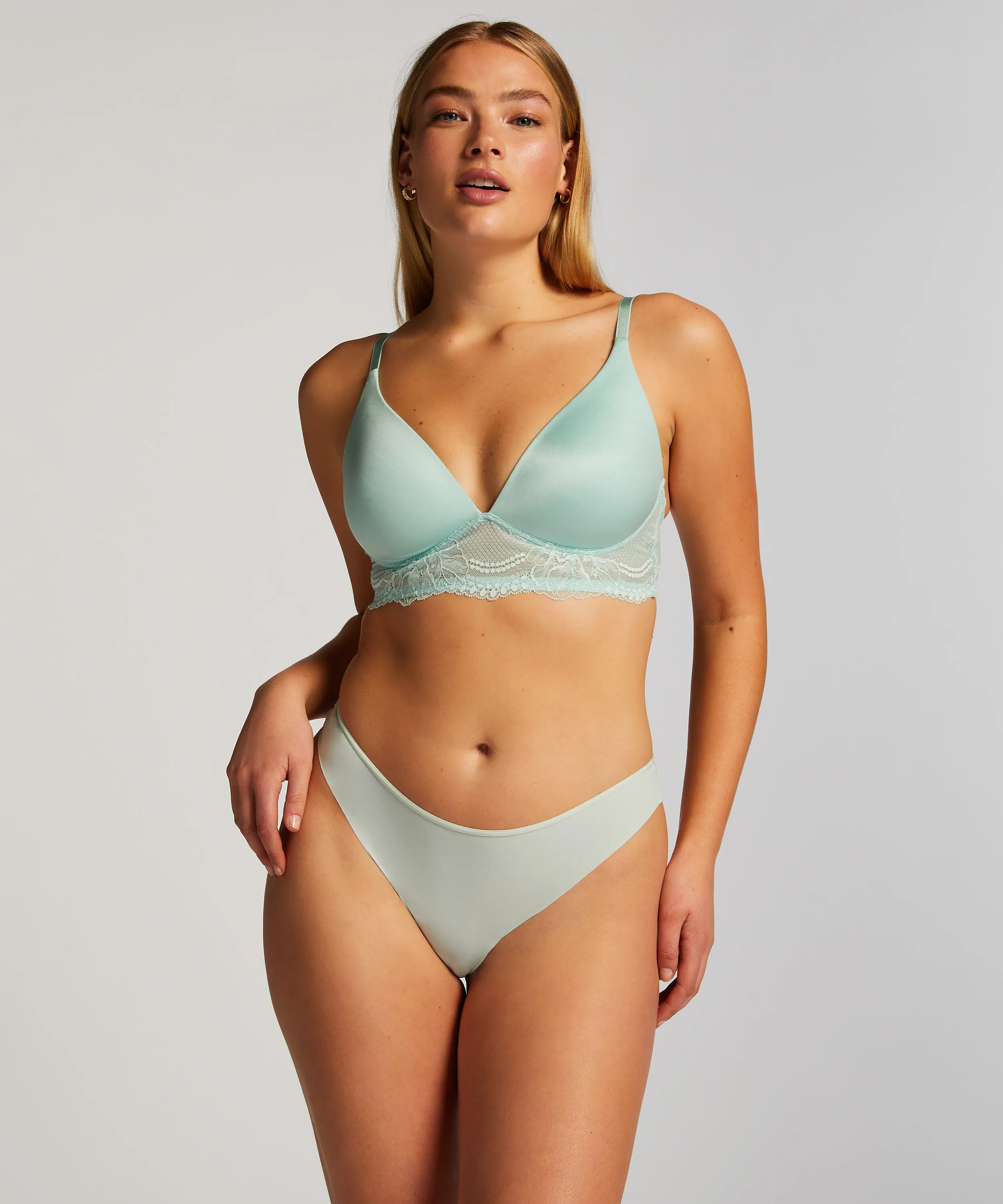 INVISIBLE TANGA LACE BACK  VERDE