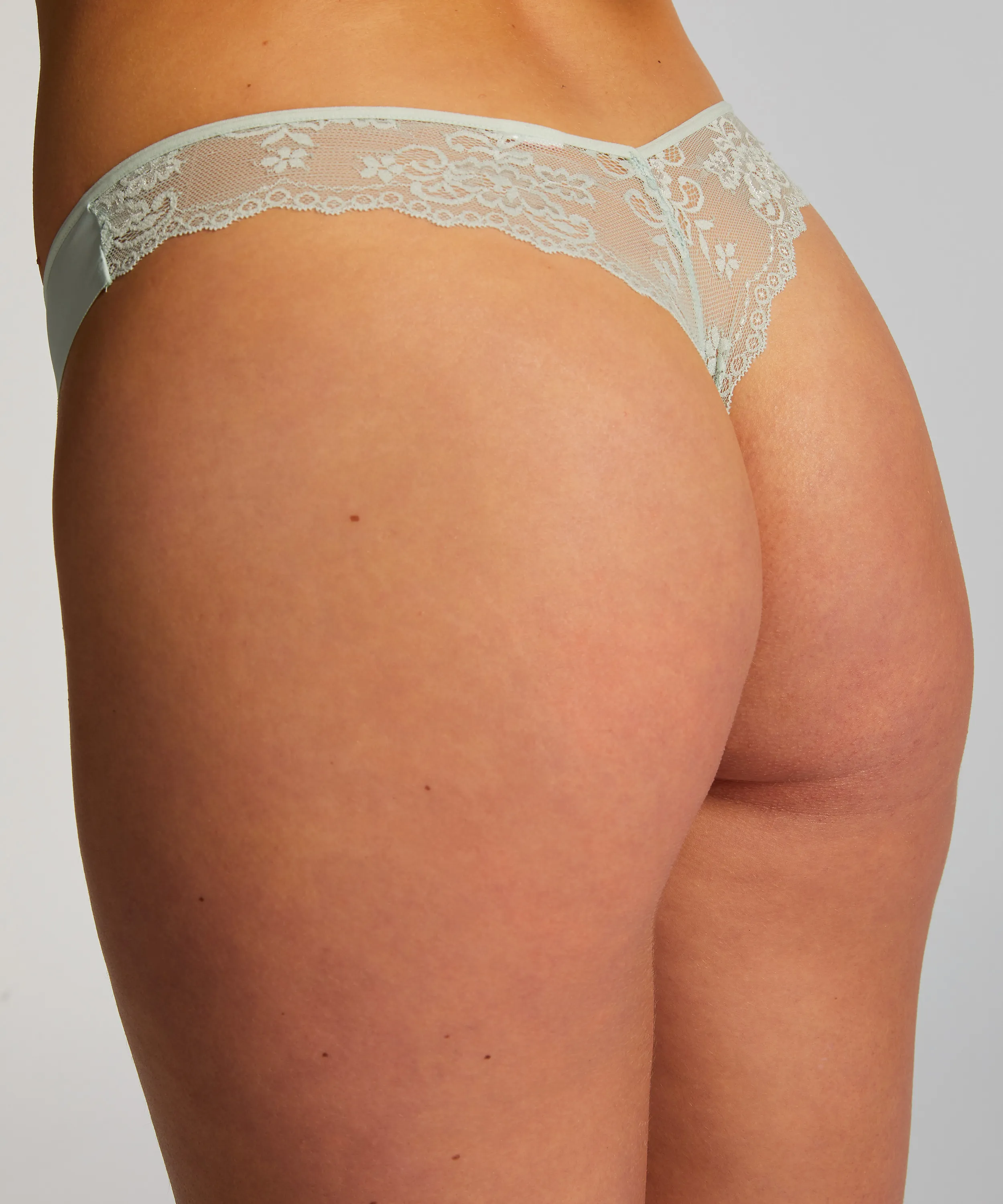 INVISIBLE TANGA LACE BACK  VERDE