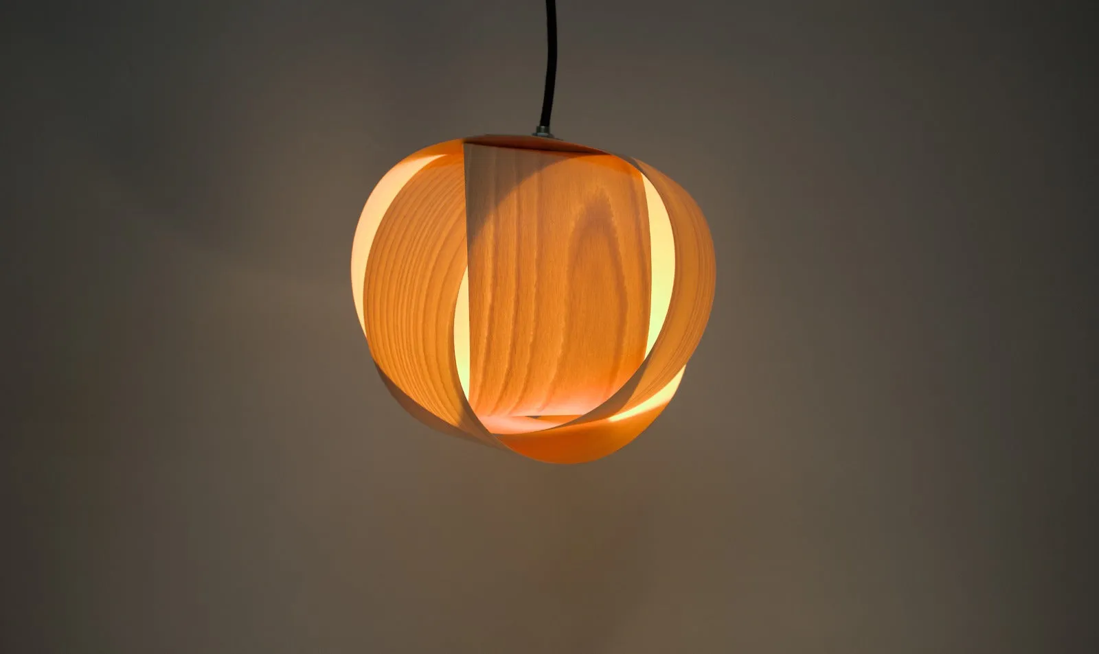 Lámpara Cabdell de madera de Haya