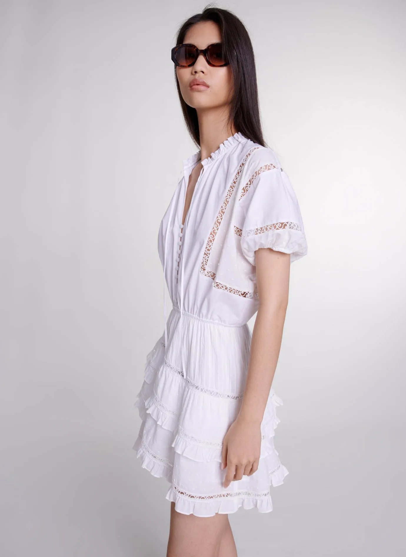MAJE Vestido corto de cuello mao en algodón bordado en blanco