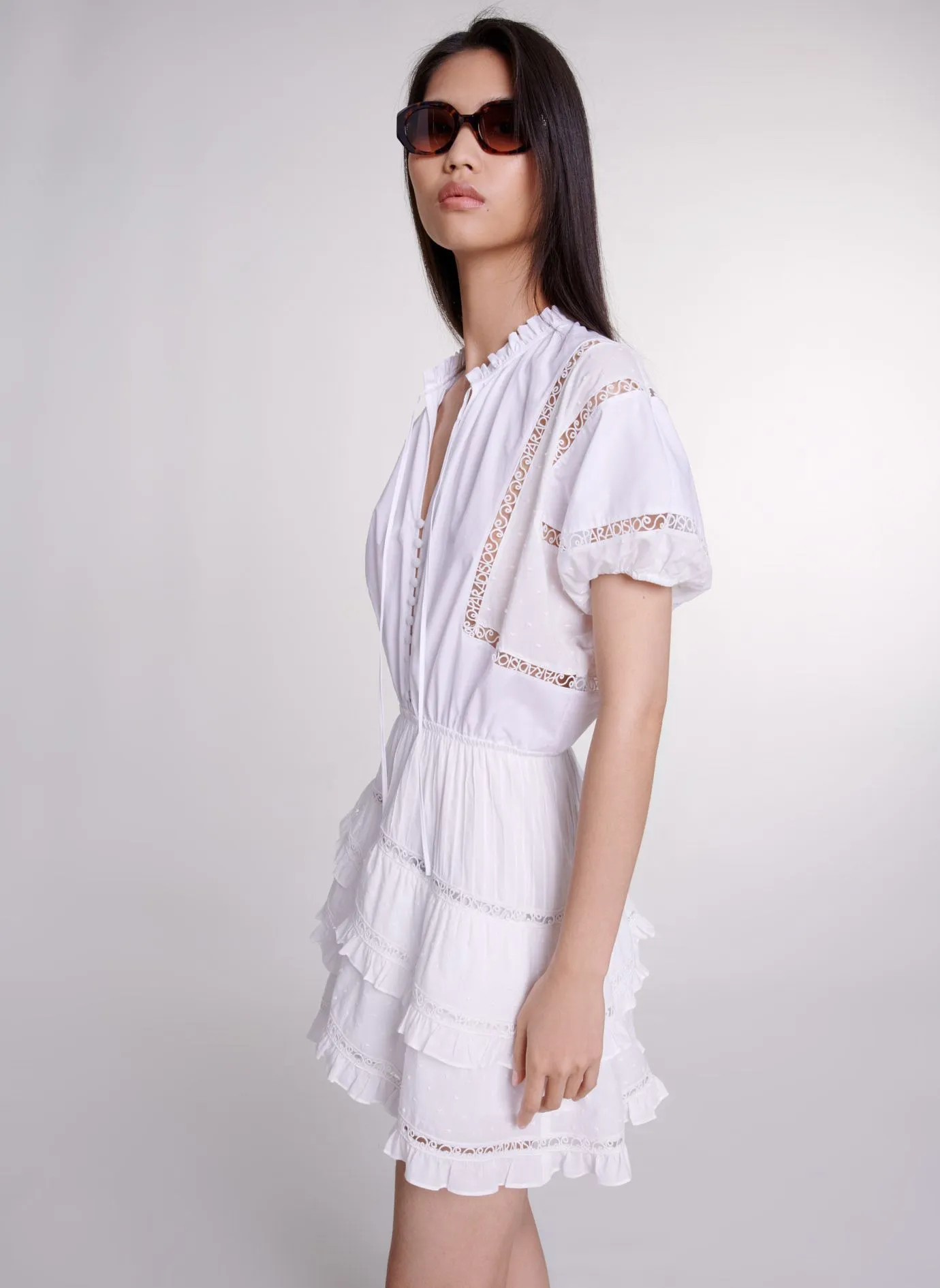 MAJE Vestido corto de cuello mao en algodón bordado en blanco