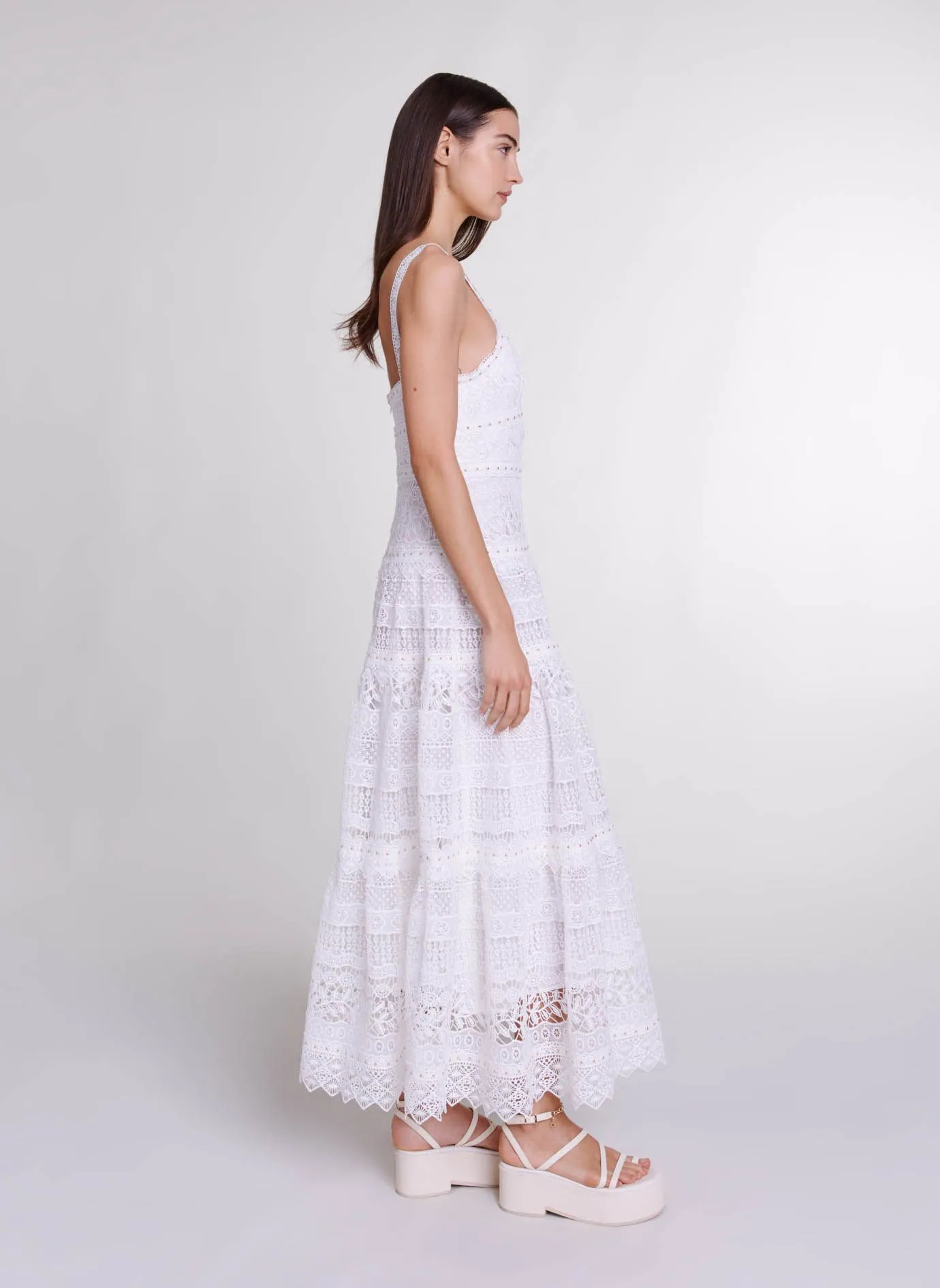 MAJE Vestido largo recto con cuello cuadrado en blanco