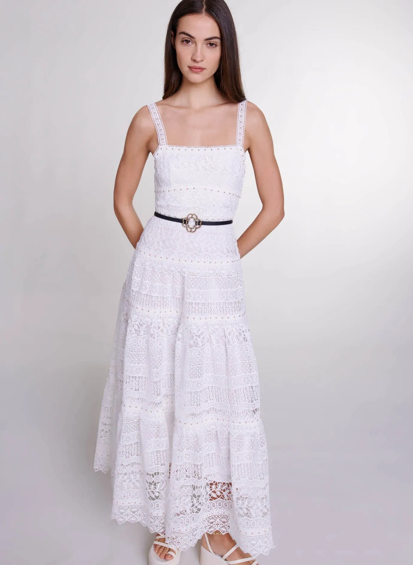 MAJE Vestido largo recto con cuello cuadrado en blanco