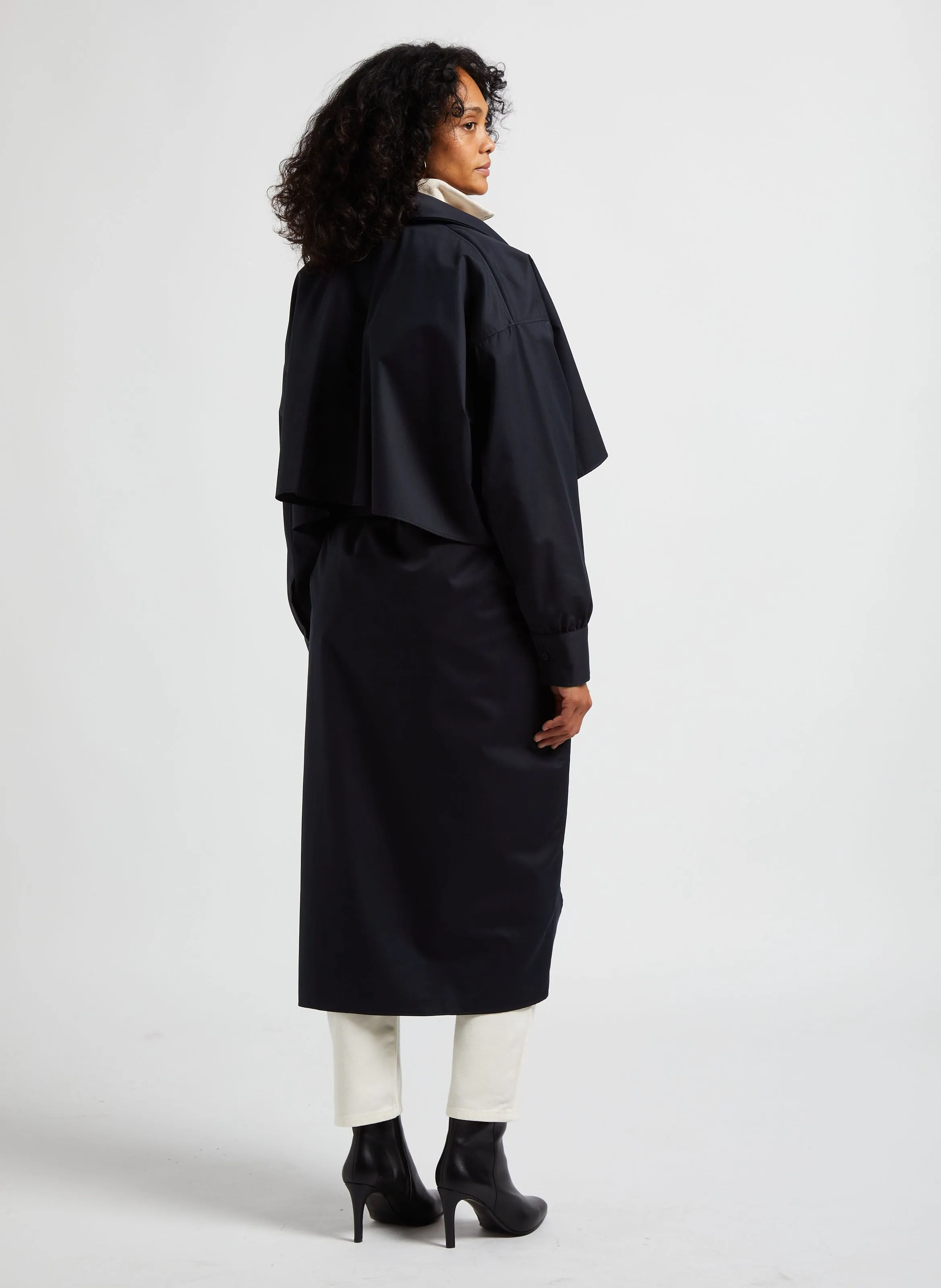 MARGAUX LONNBERG GEORGIA  VESTIDO CAMISERO MIDI DE ALGODóN CON CUELLO DESESTRUCTURADO EN NEGRO