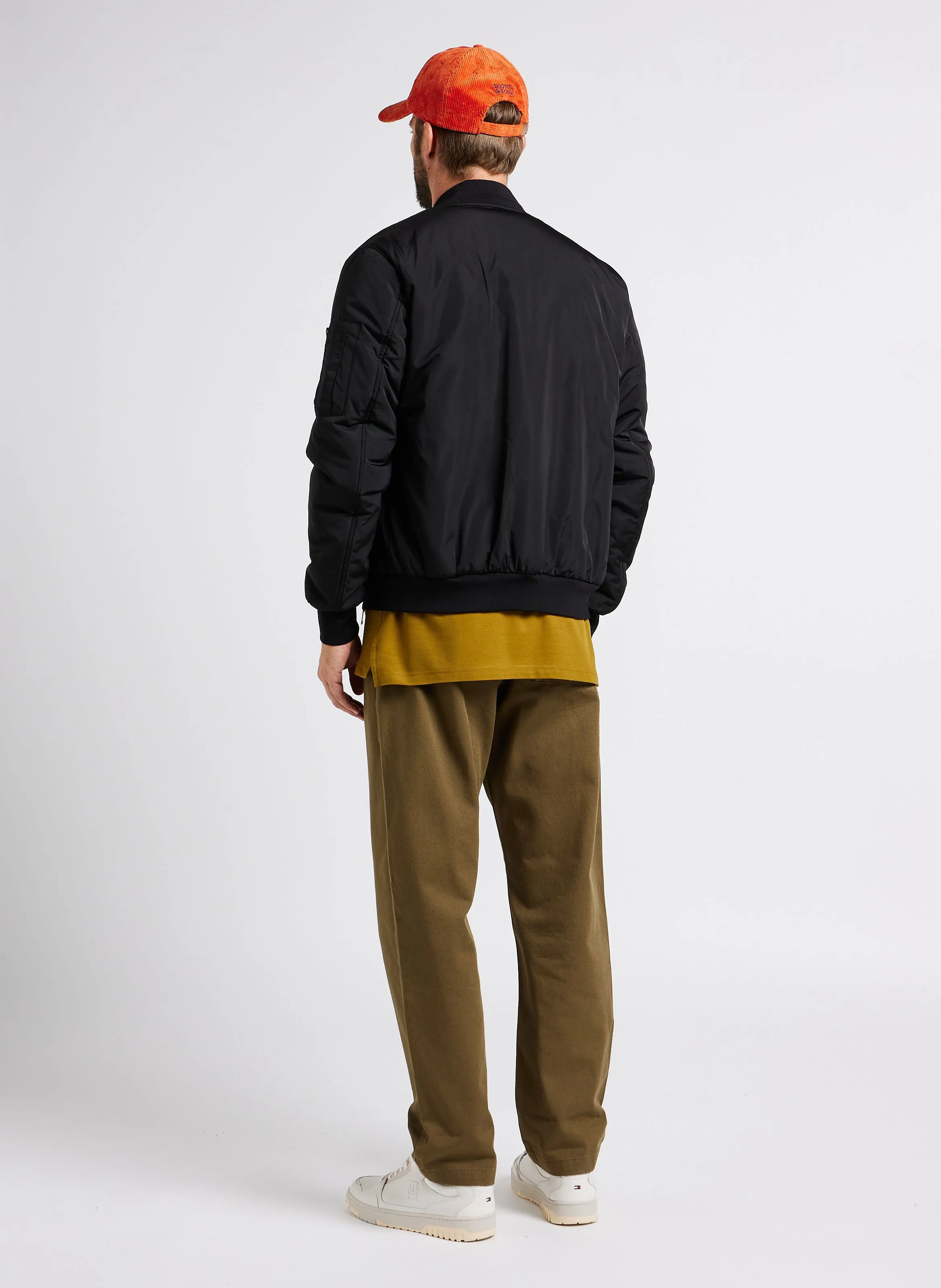 MAX  CHAQUETA BOMBER CON CUELLO REDONDO EN NEGRO
