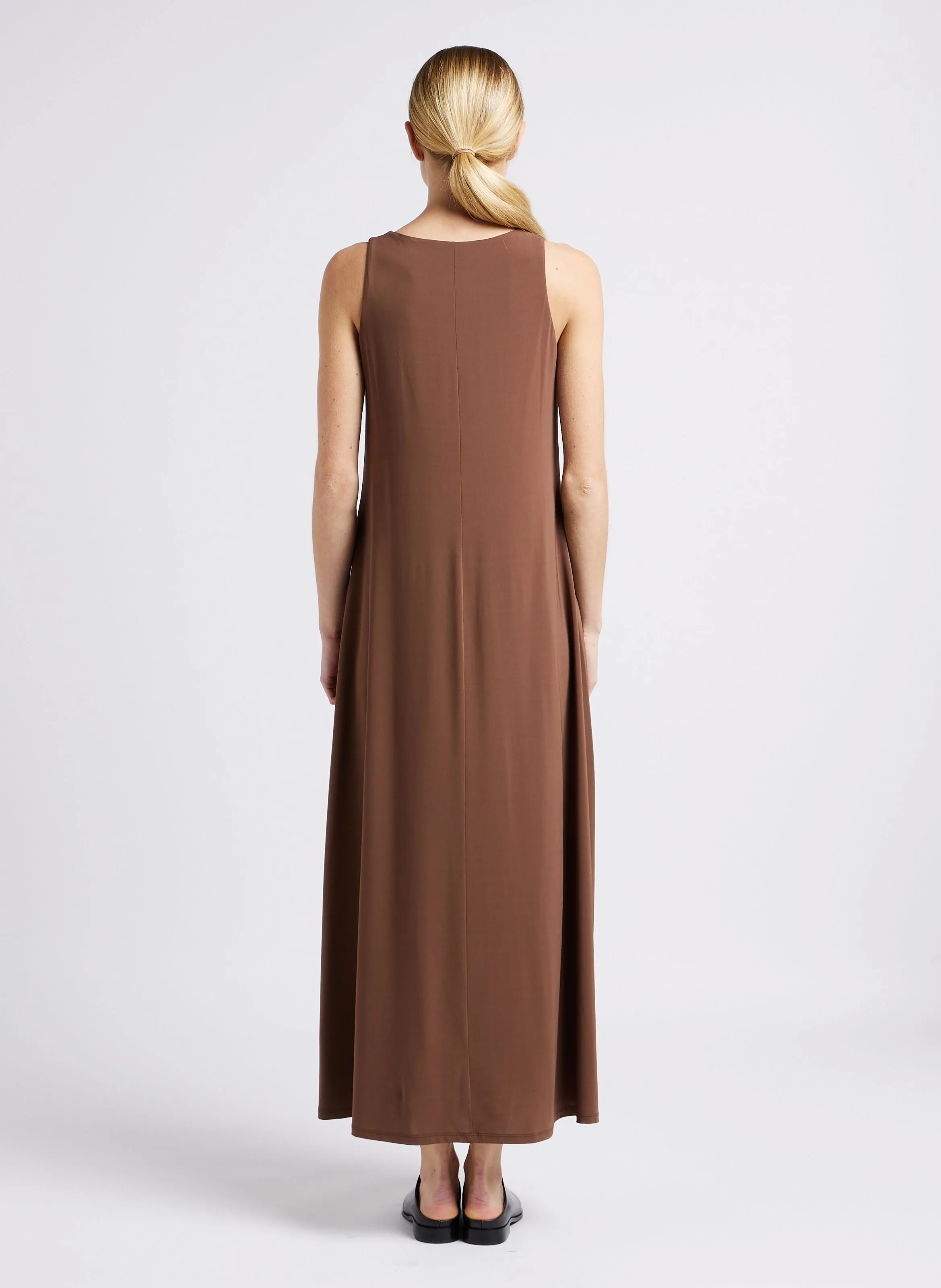 MAX MARA LEISURE SUPREMO  VESTIDO LARGO EVASé CON CUELLO REDONDO EN MARRON
