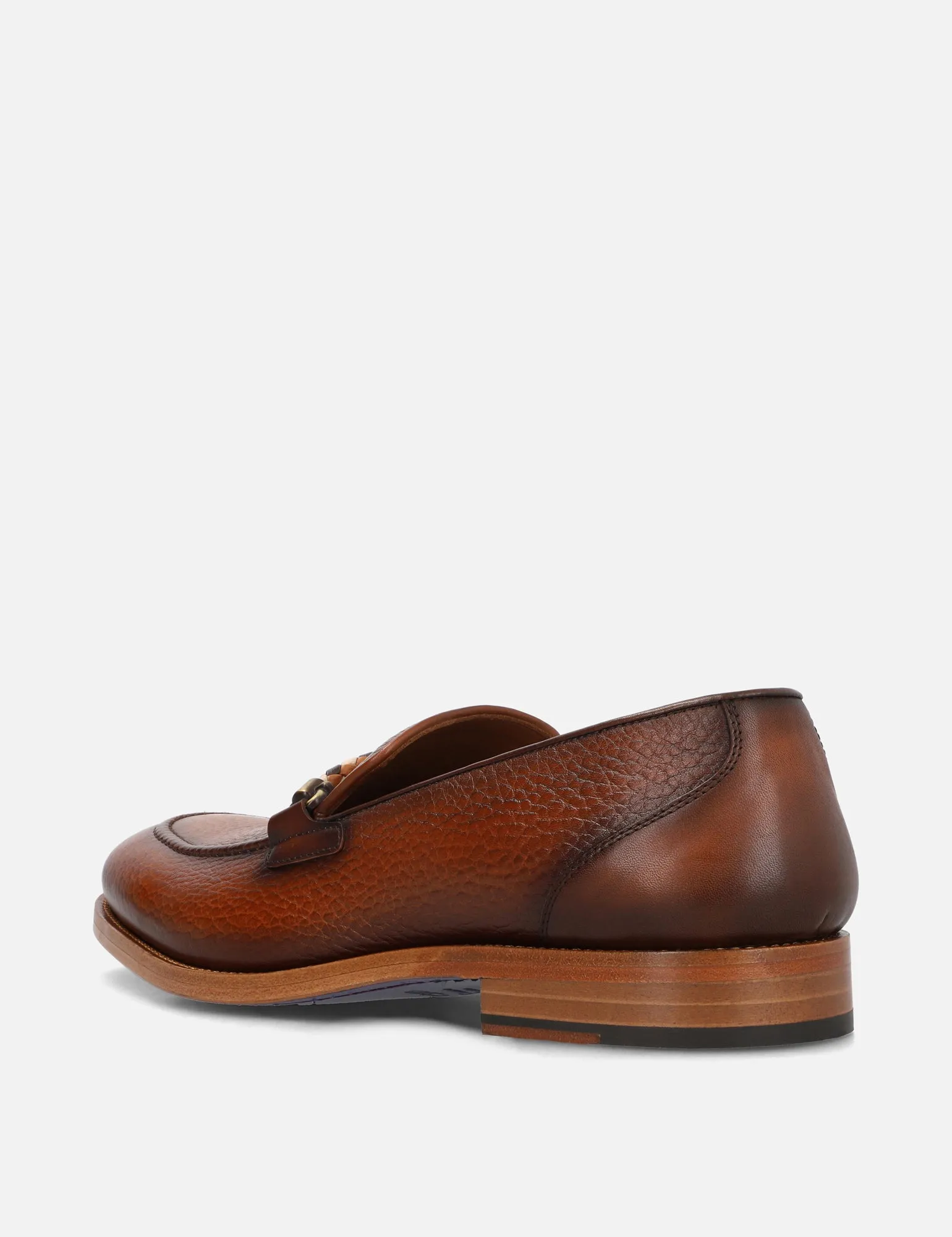 Mocasín en piel bombeada color cuero