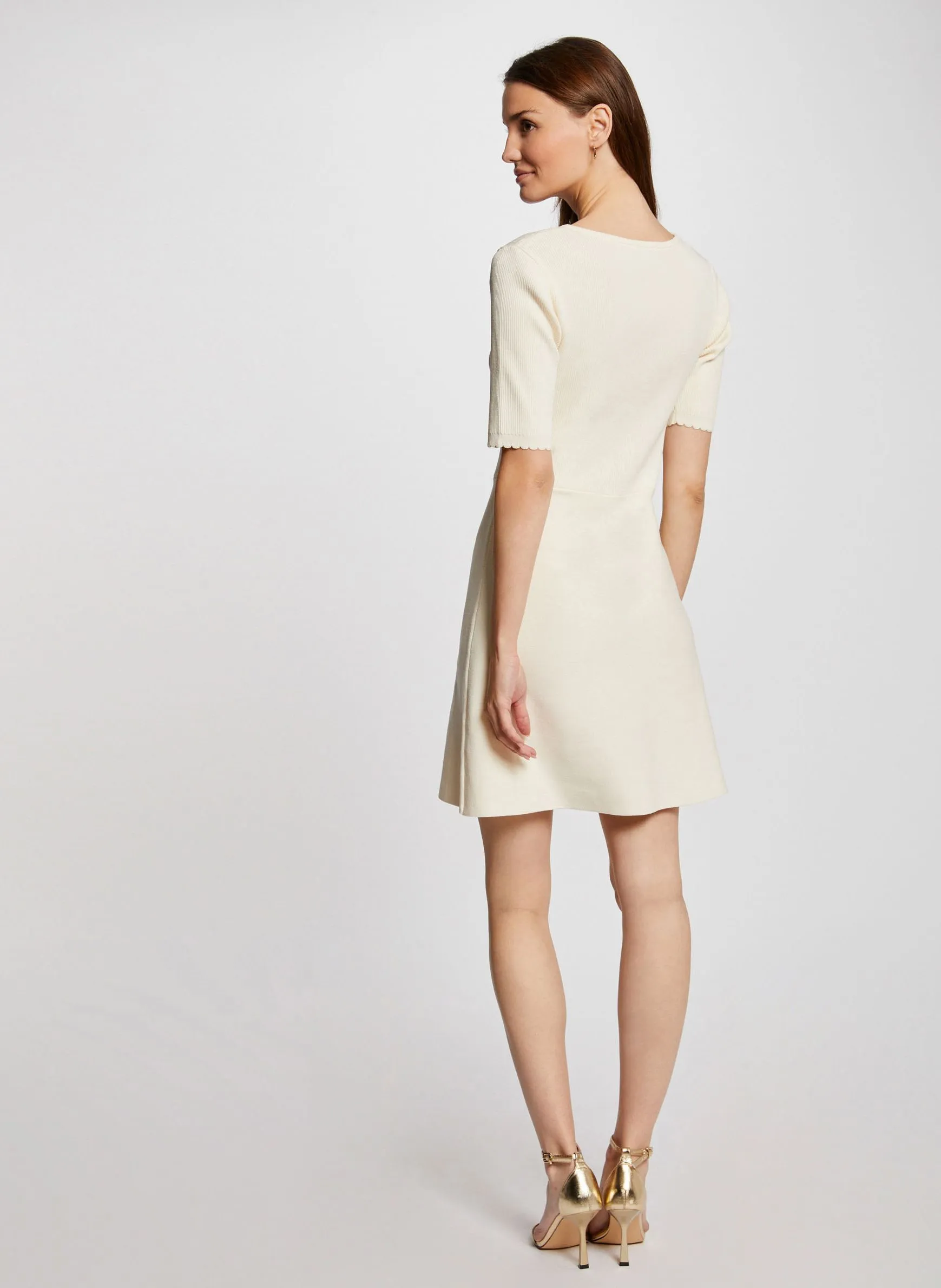 MORGAN RMALICE  VESTIDO CORTO CON CUELLO DE PICO EN BEIGE