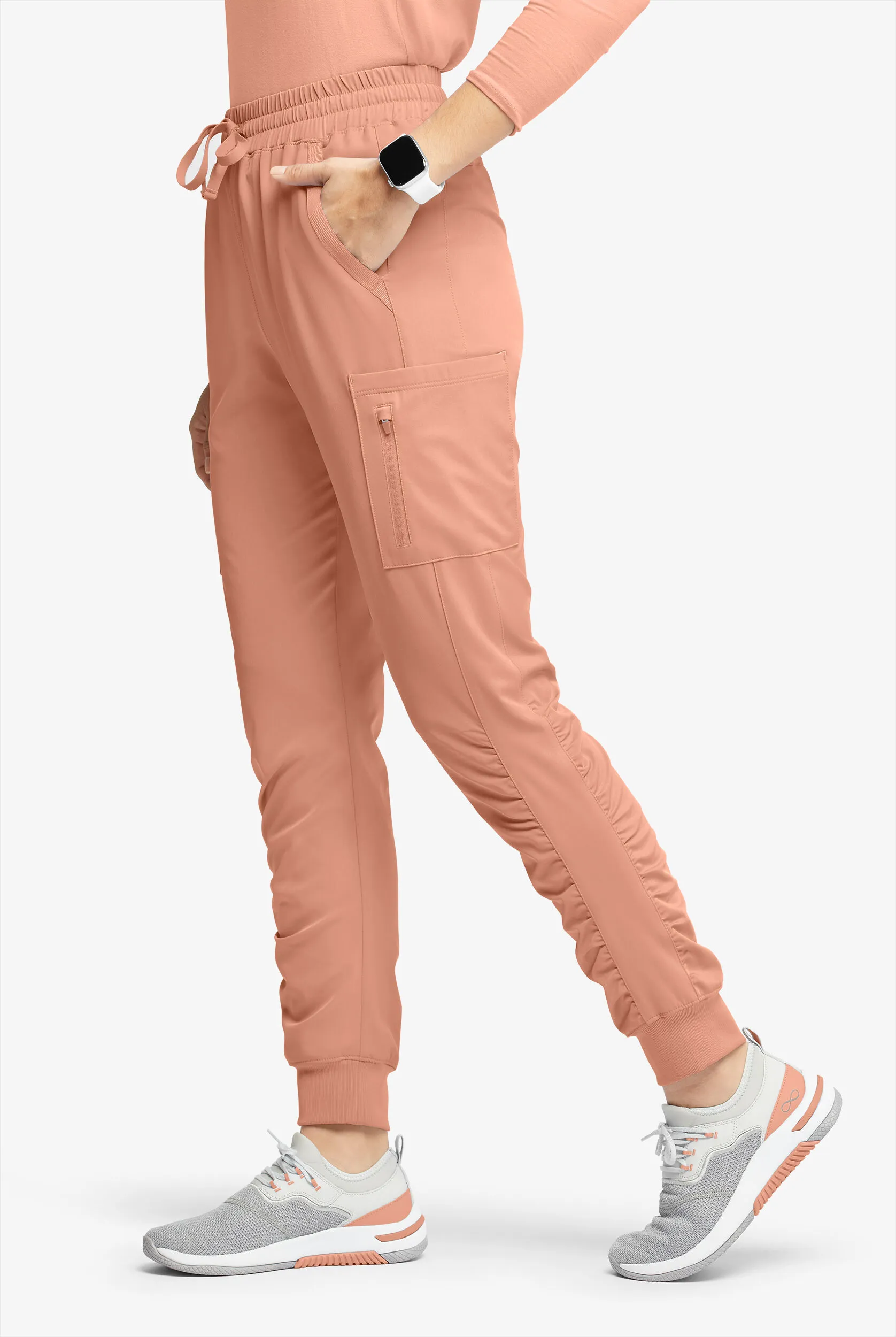 Pantalón médico WhisperLite Calla estilo cargo con pierna fruncida y 6 bolsillos para mujer
