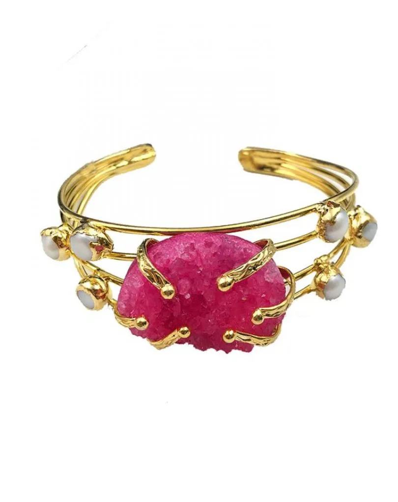 PULSERAS DE HILERAS DORADAS MUJER CON PIEDRA FUCSIA DE DRUSA