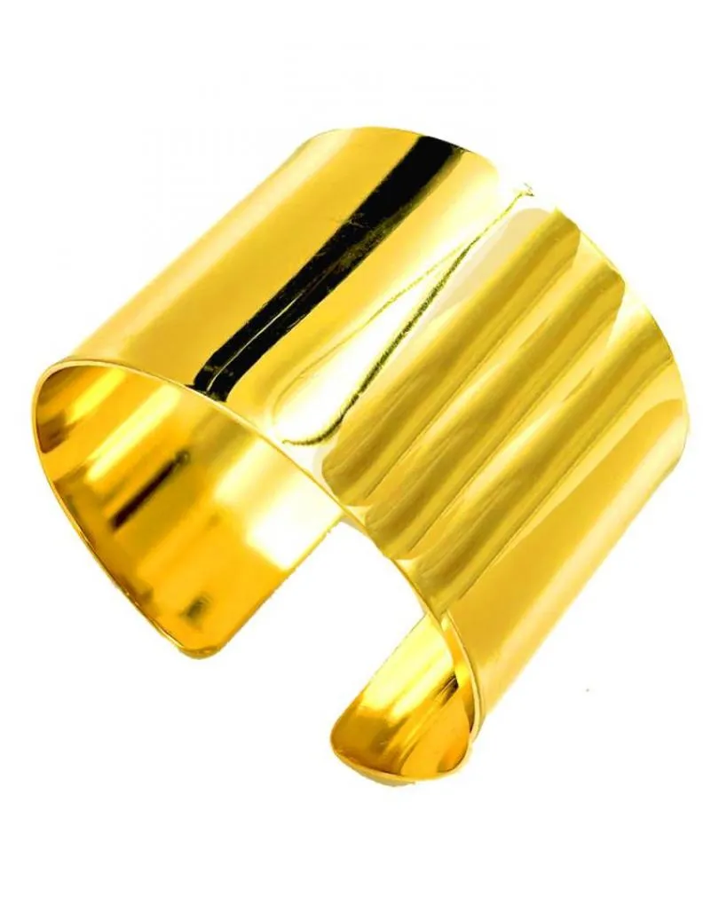 PULSERAS DORADAS ANCHAS CON LAS QUE CONSEGUIR TU MEJOR LOOK