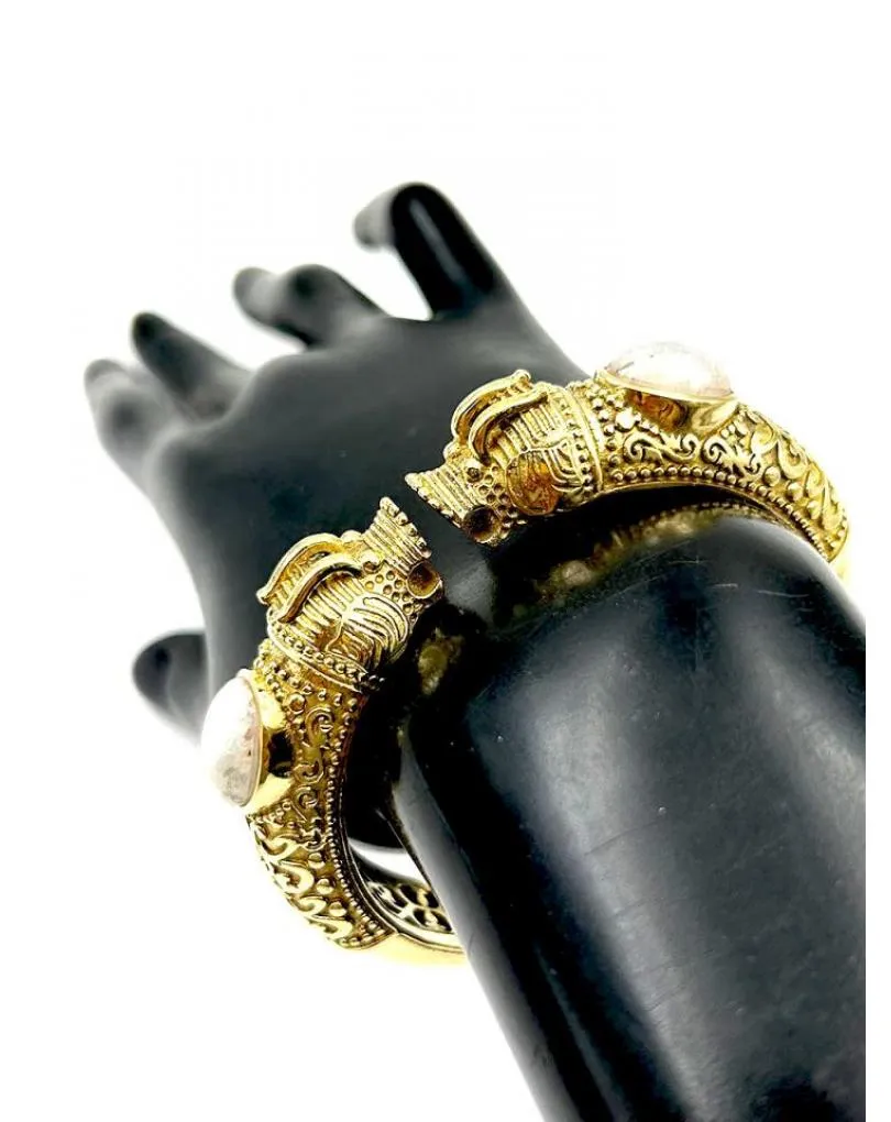 PULSERAS DORADAS CON DRAGONES TAILANDESES Y PIEDRA DE COLOR