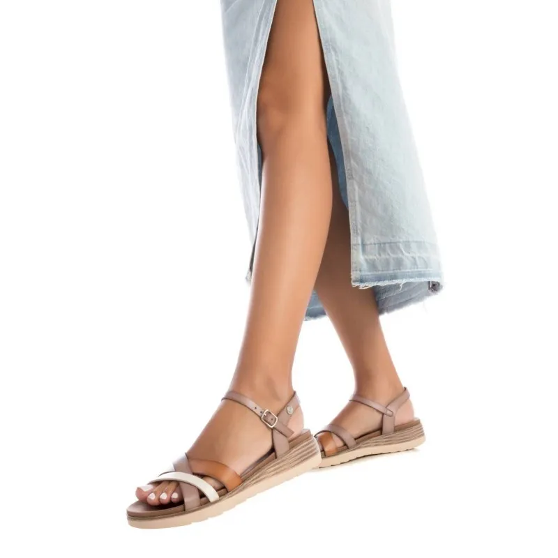 Sandalia de mujer XTI 142848 Beige