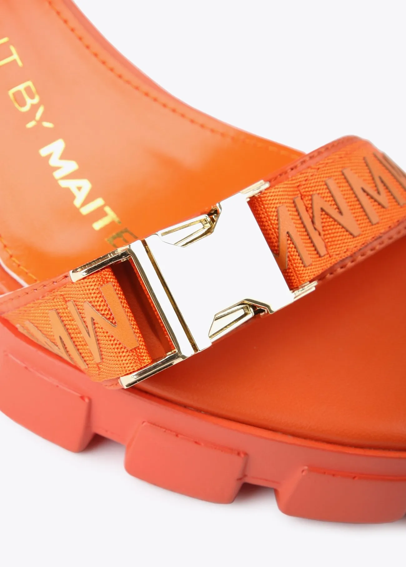 Sandalia de piel estilo track con hebillas Naranja Lola Casademunt