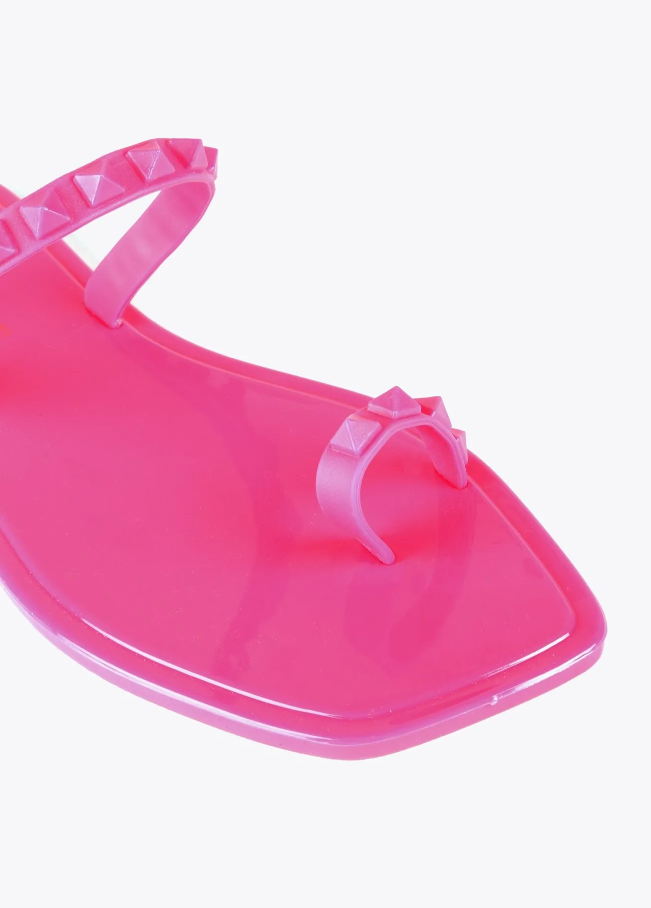 Sandalia plana dedo y tachas Fucsia Lola Casademunt