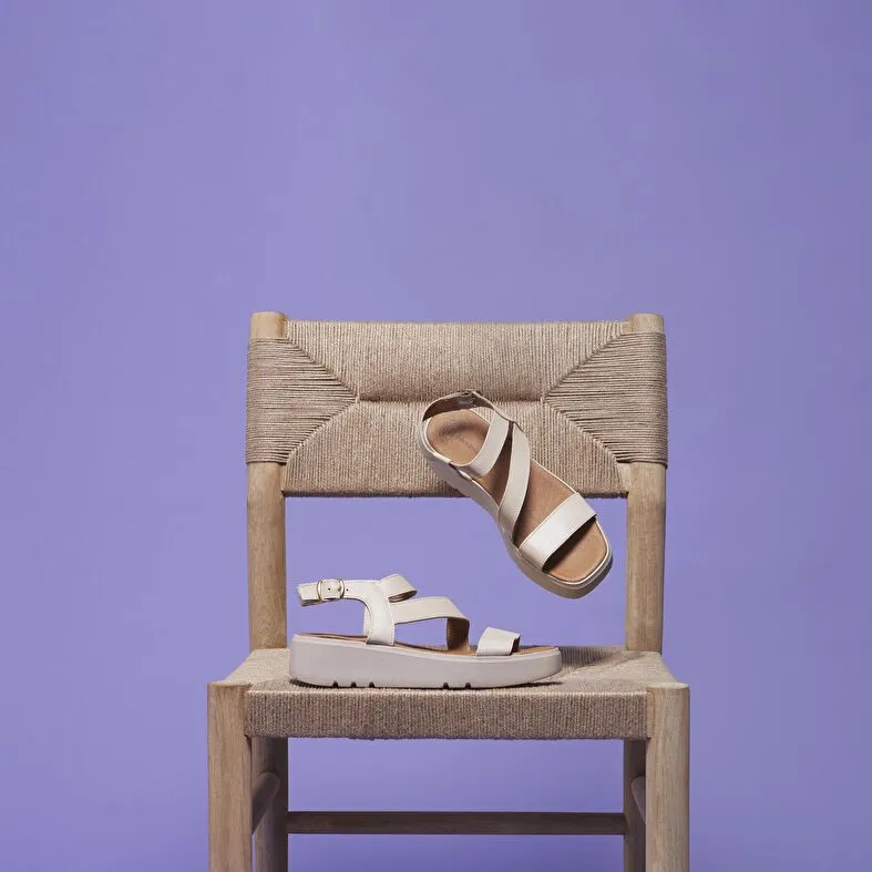 Sandalias/ descalzo mujer beige